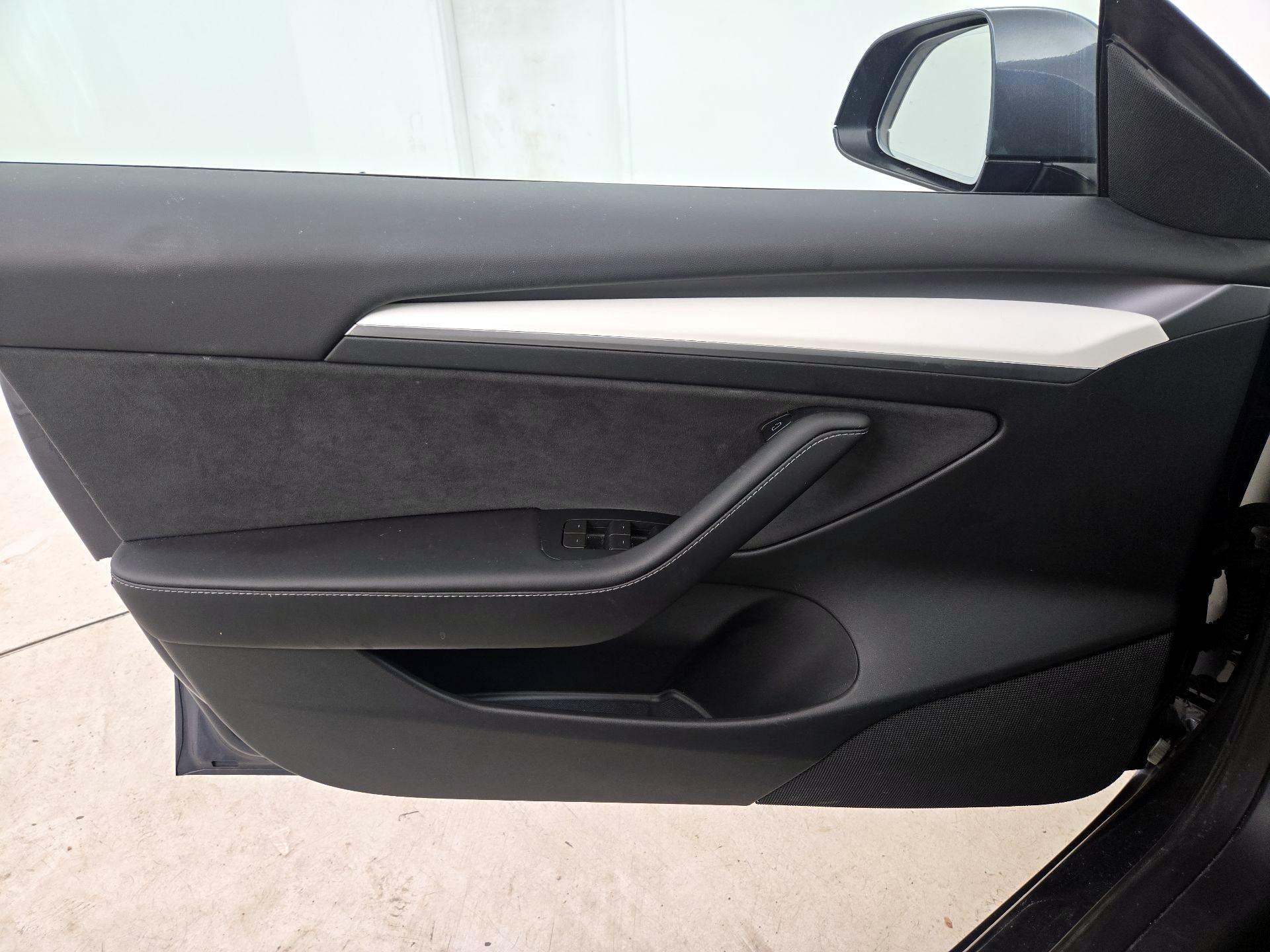 Thumbnail: 2023 Tesla Model 3 - 12