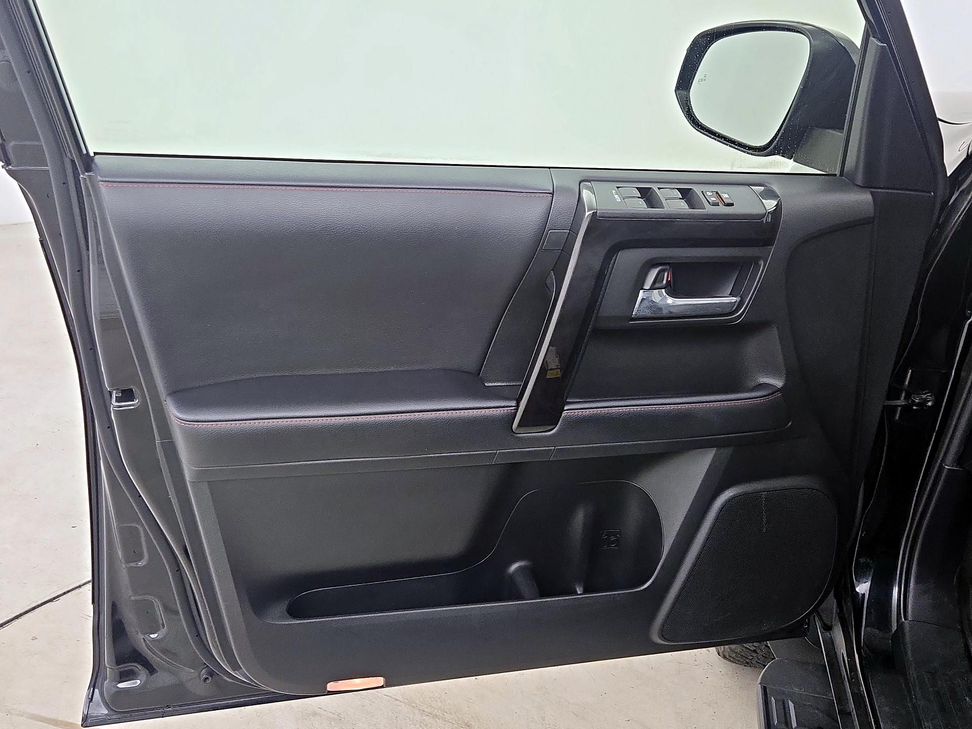 Thumbnail: 2022 Toyota 4Runner - 12