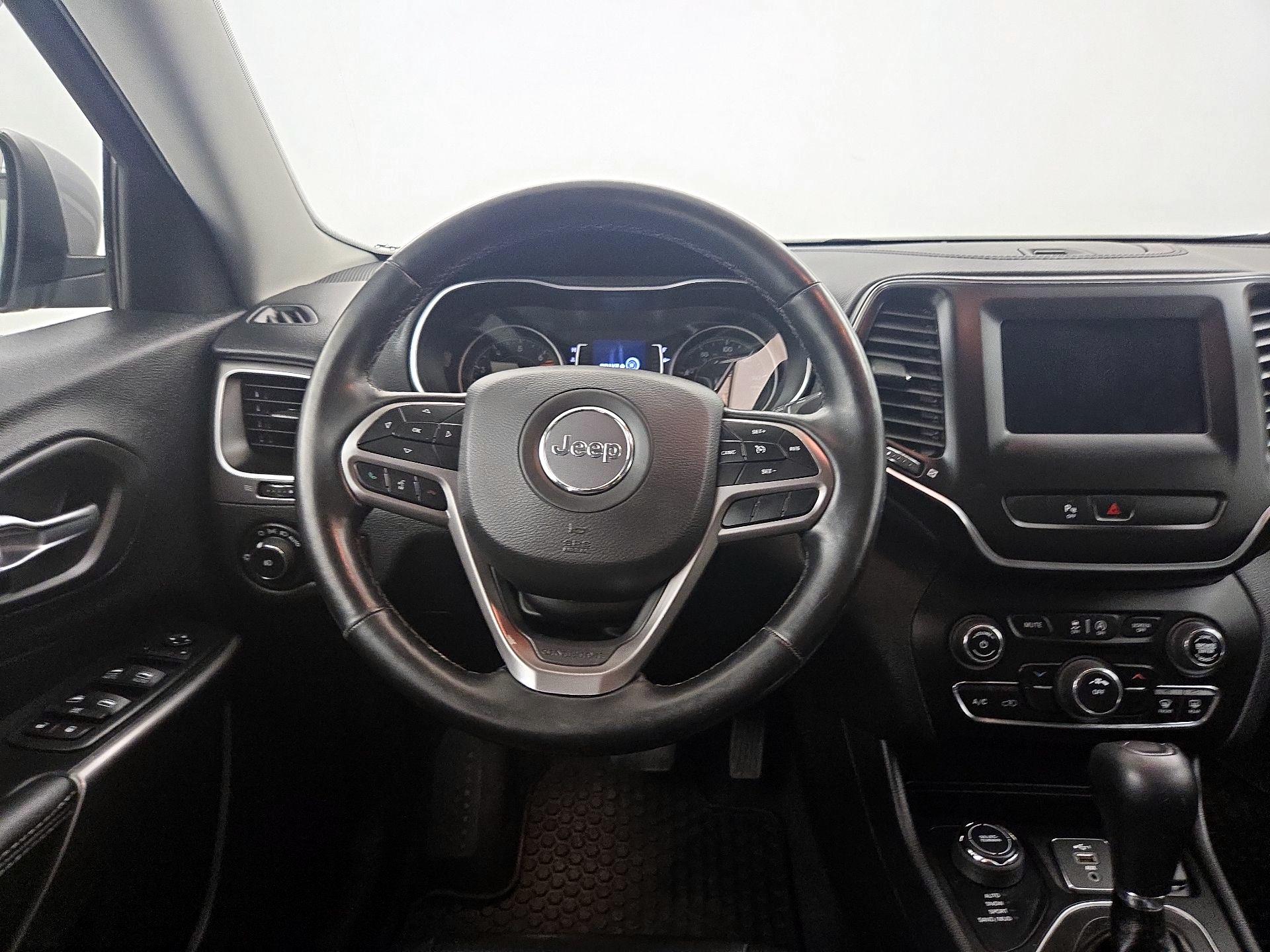 Thumbnail: 2020 Jeep Cherokee - 10