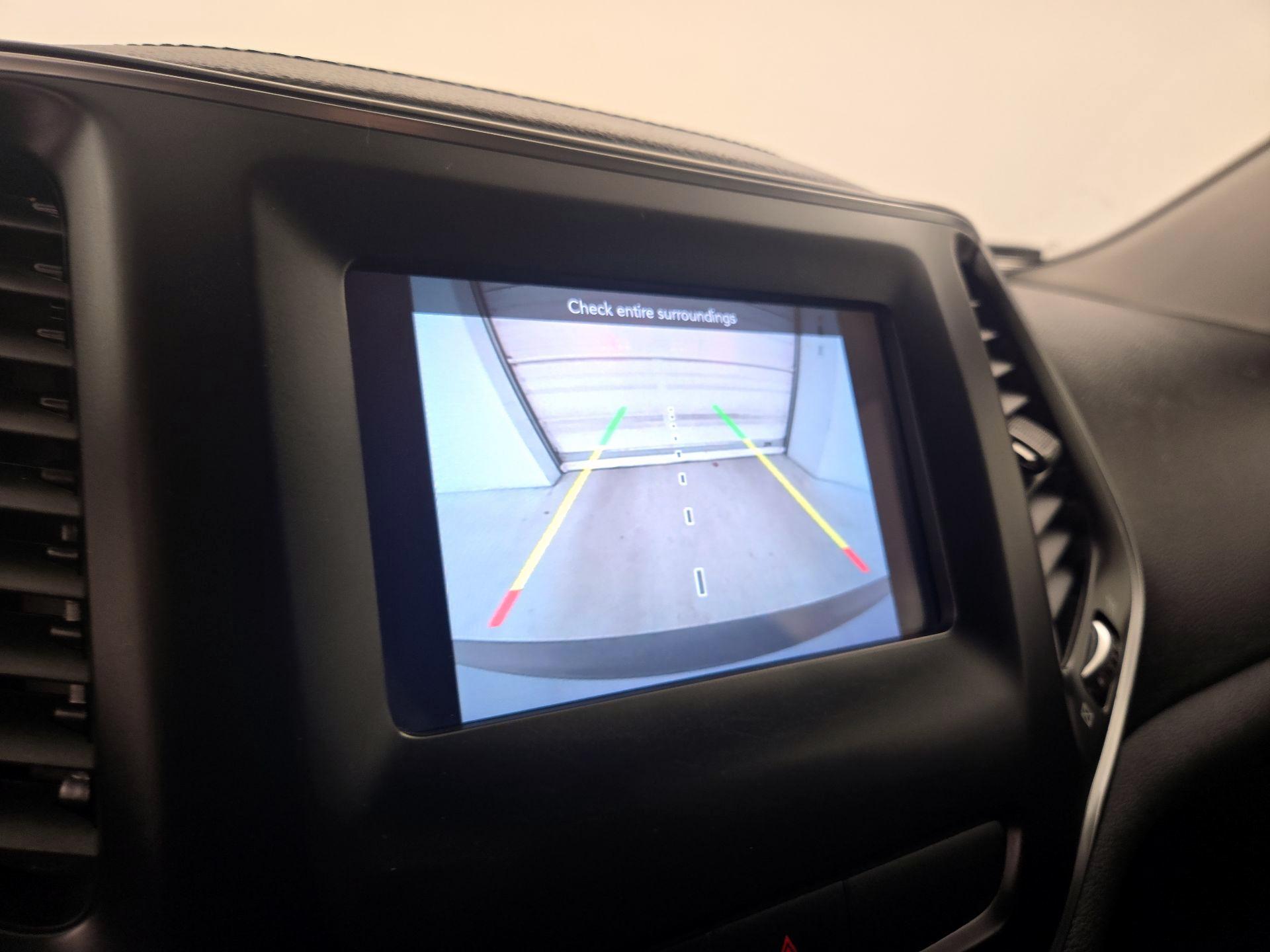 Thumbnail: 2020 Jeep Cherokee - 14