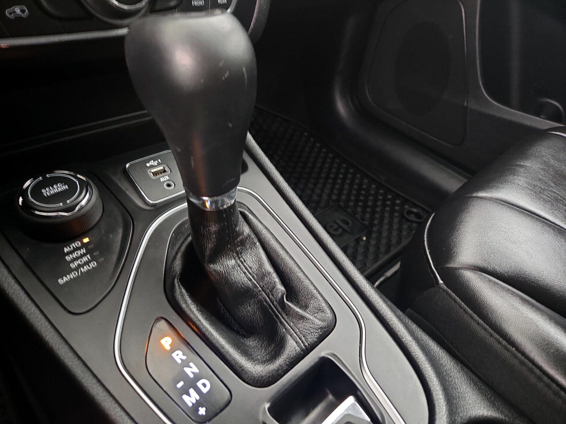 Thumbnail: 2020 Jeep Cherokee - 17