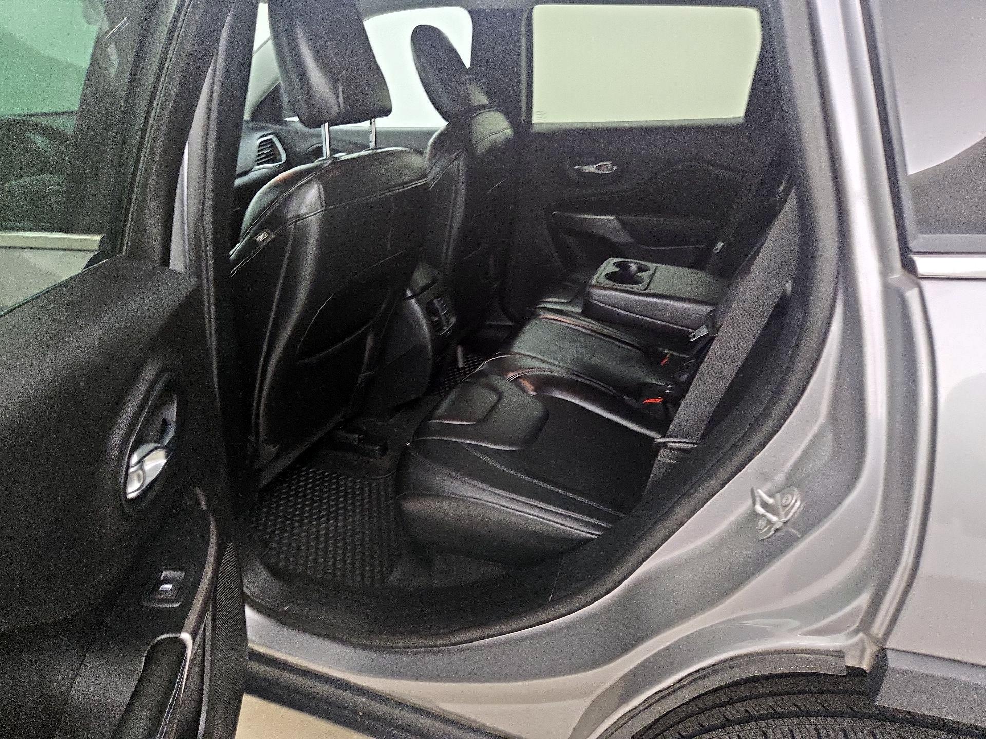 Thumbnail: 2020 Jeep Cherokee - 19