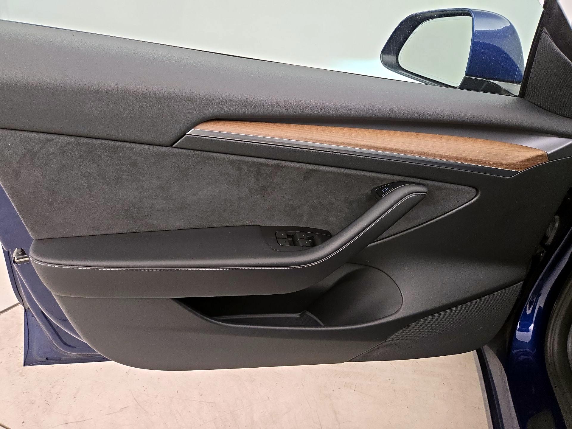 Thumbnail: 2023 Tesla Model 3 - 12