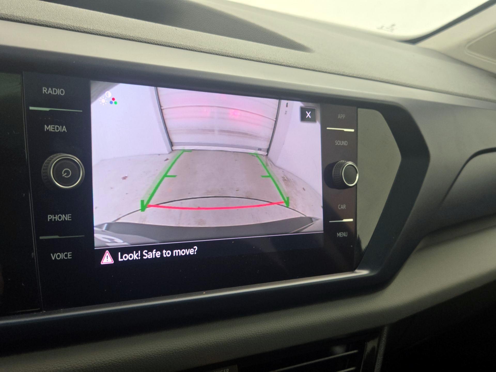 Thumbnail: 2022 Volkswagen Taos - 14