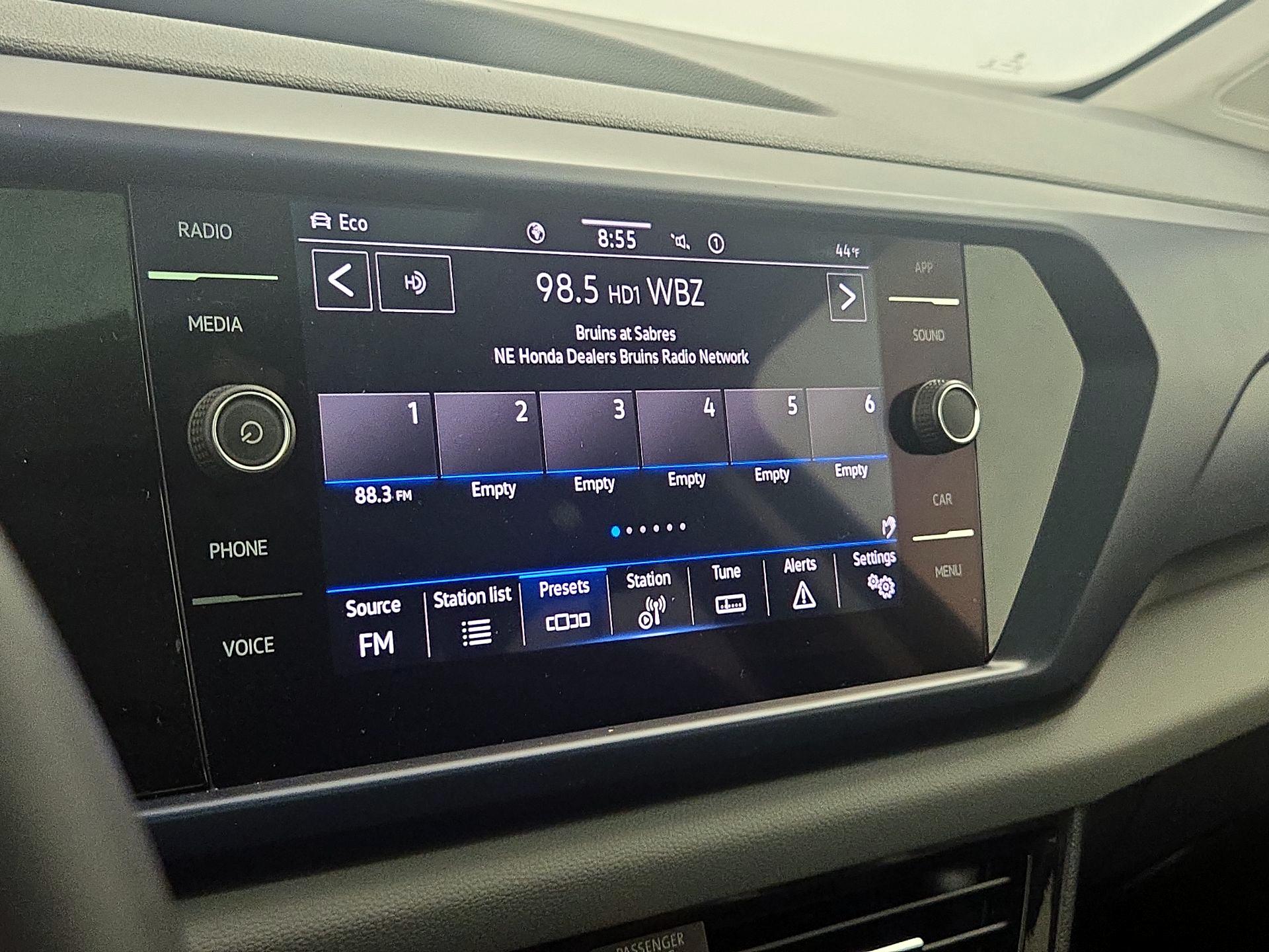 Thumbnail: 2022 Volkswagen Taos - 15