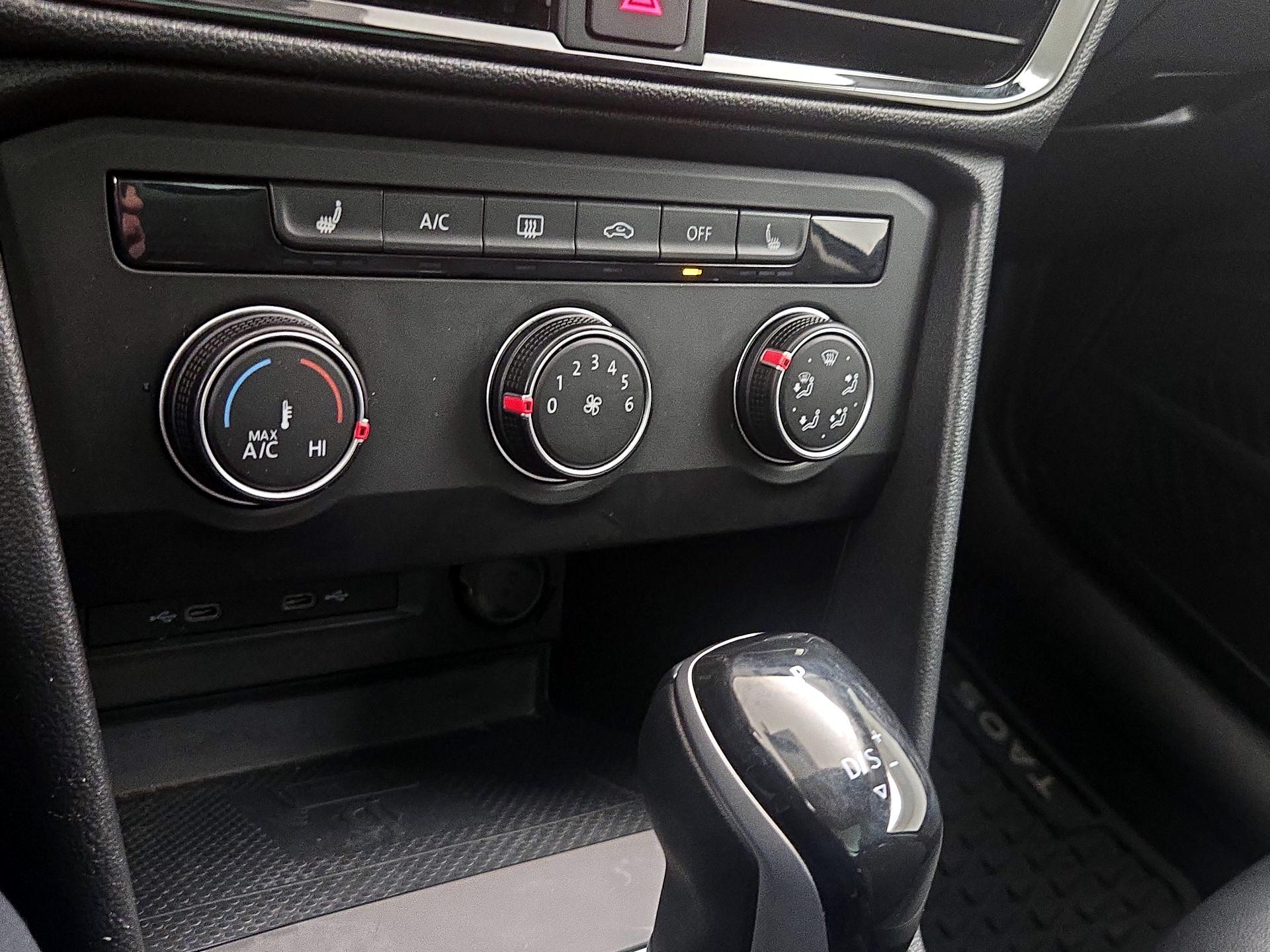 Thumbnail: 2022 Volkswagen Taos - 16