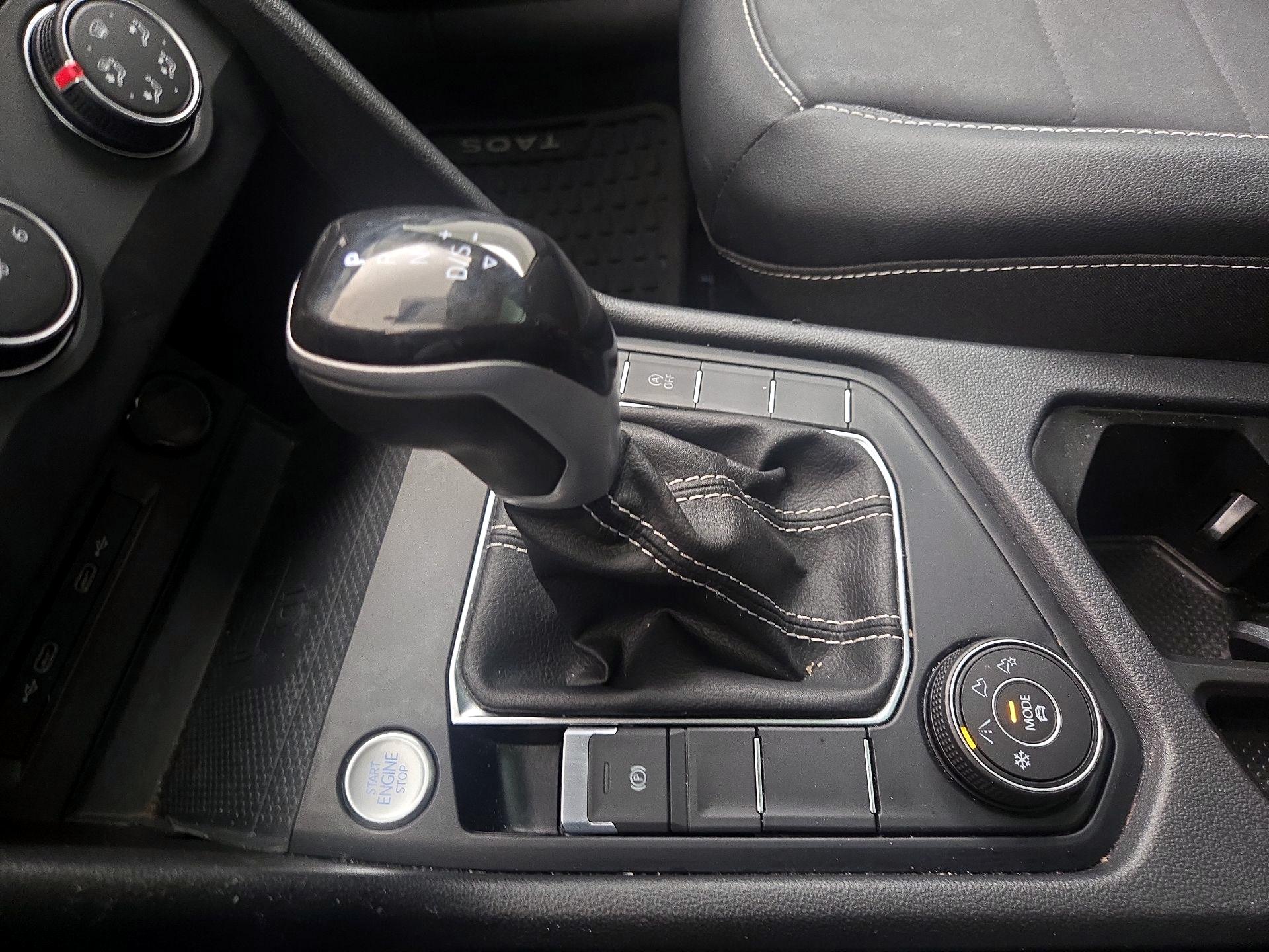 Thumbnail: 2022 Volkswagen Taos - 17