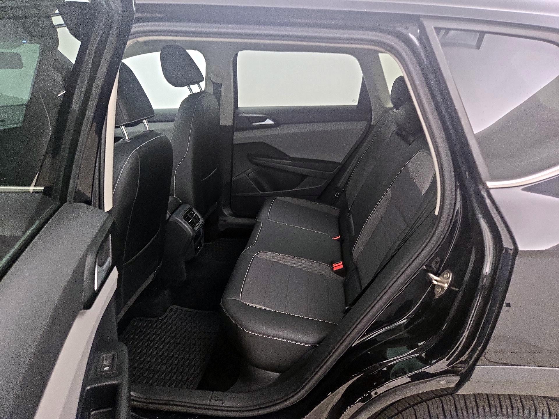 Thumbnail: 2022 Volkswagen Taos - 20