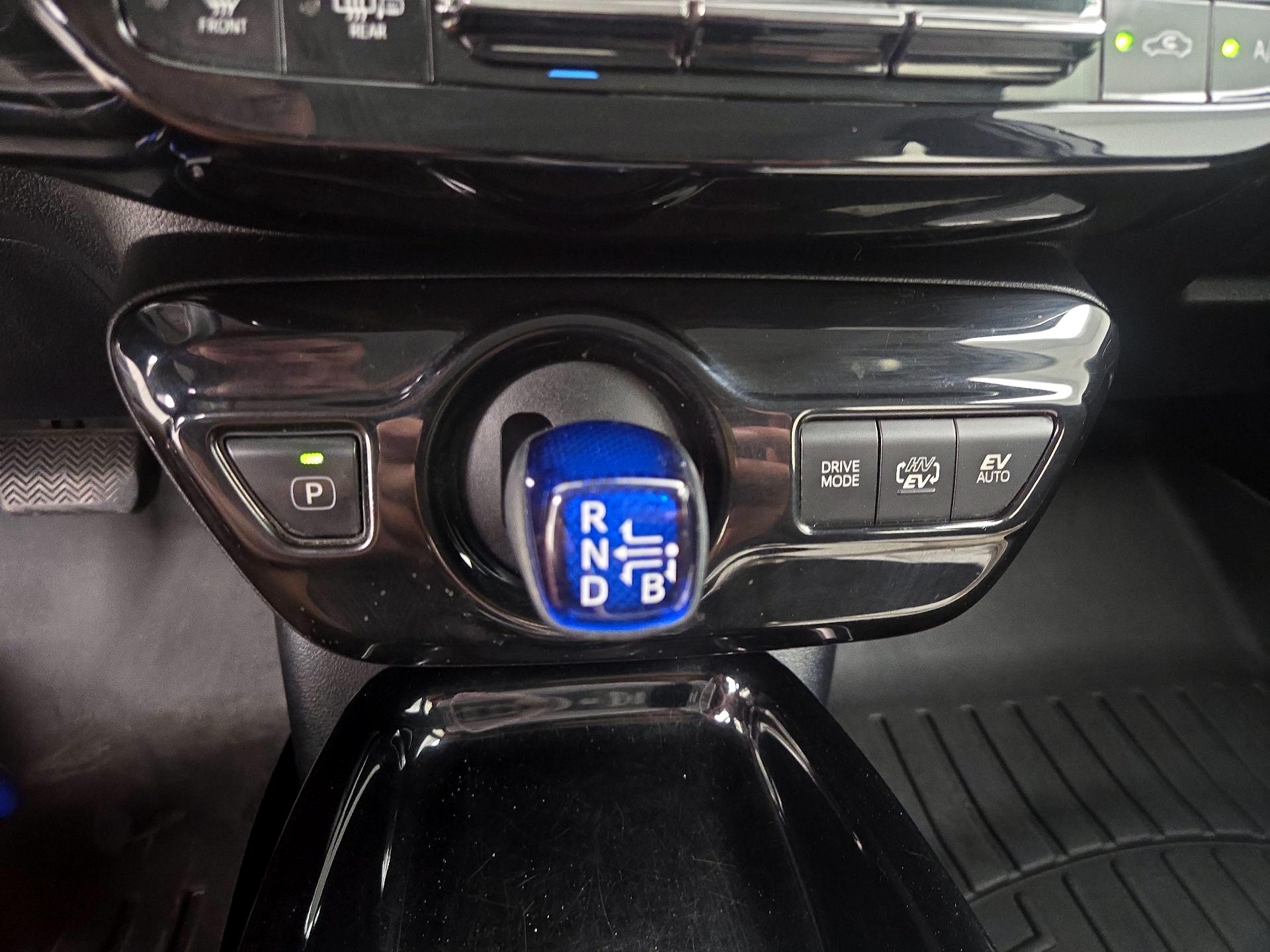 Thumbnail: 2018 Toyota Prius Prime - 17