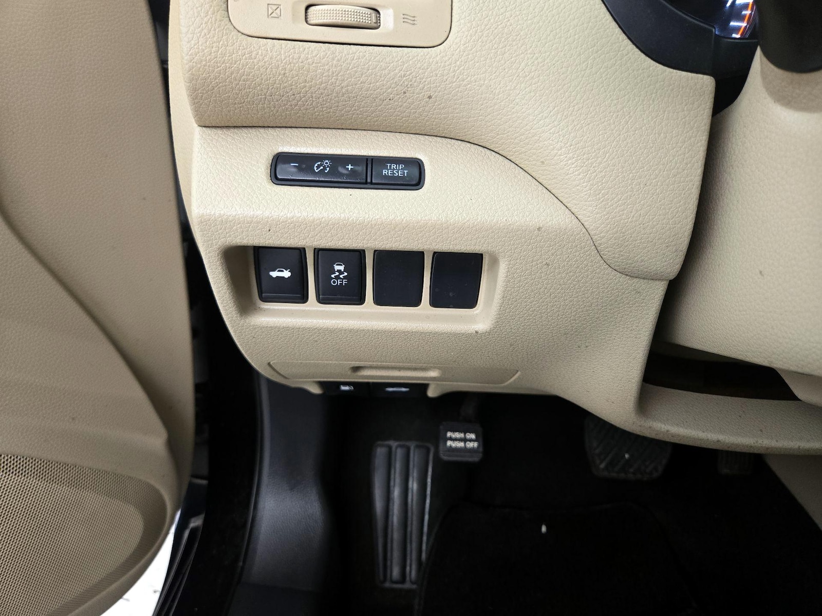 2016 Nissan Altima SV - Photo 14