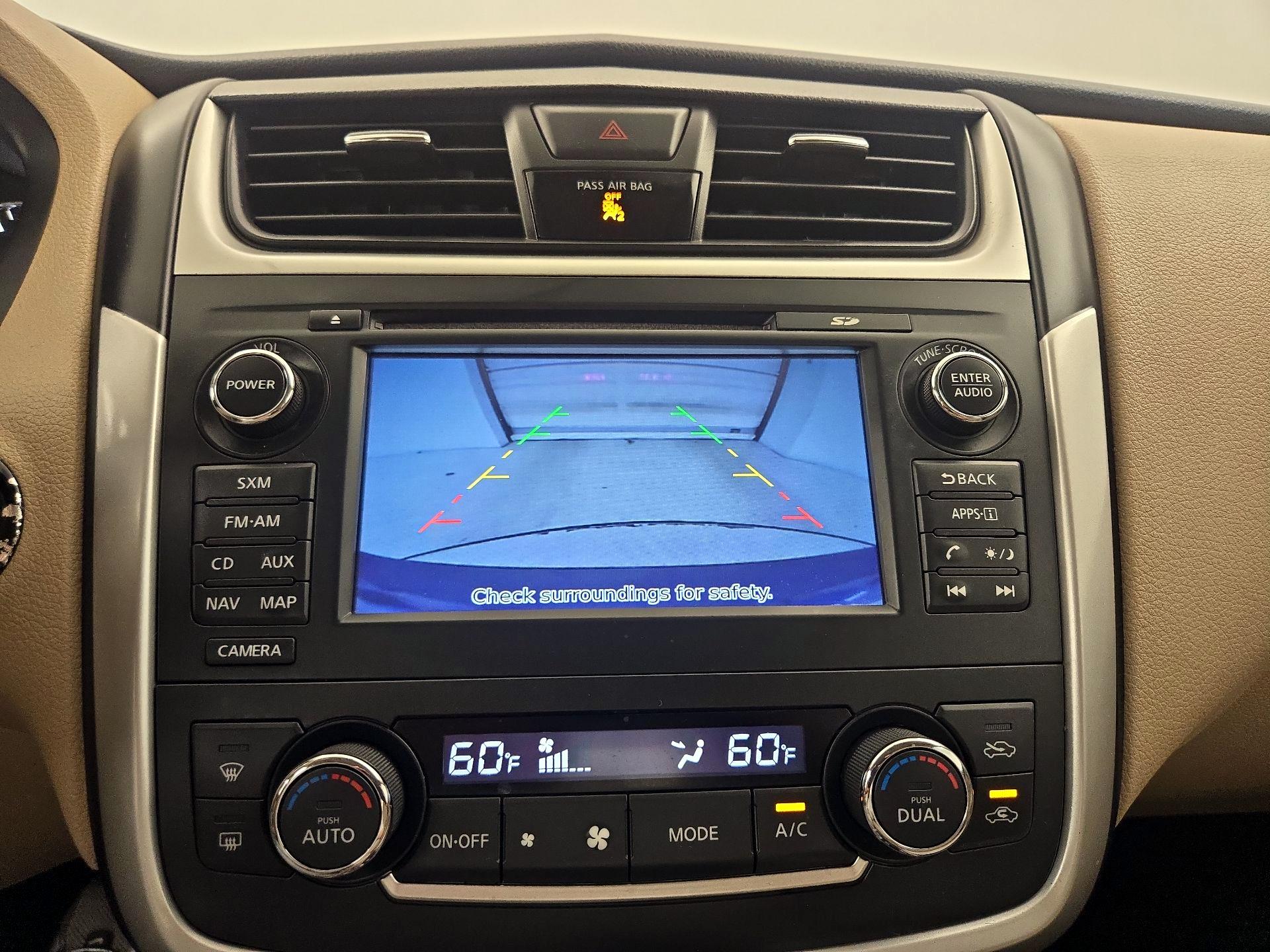 Thumbnail: 2016 Nissan Altima - 15