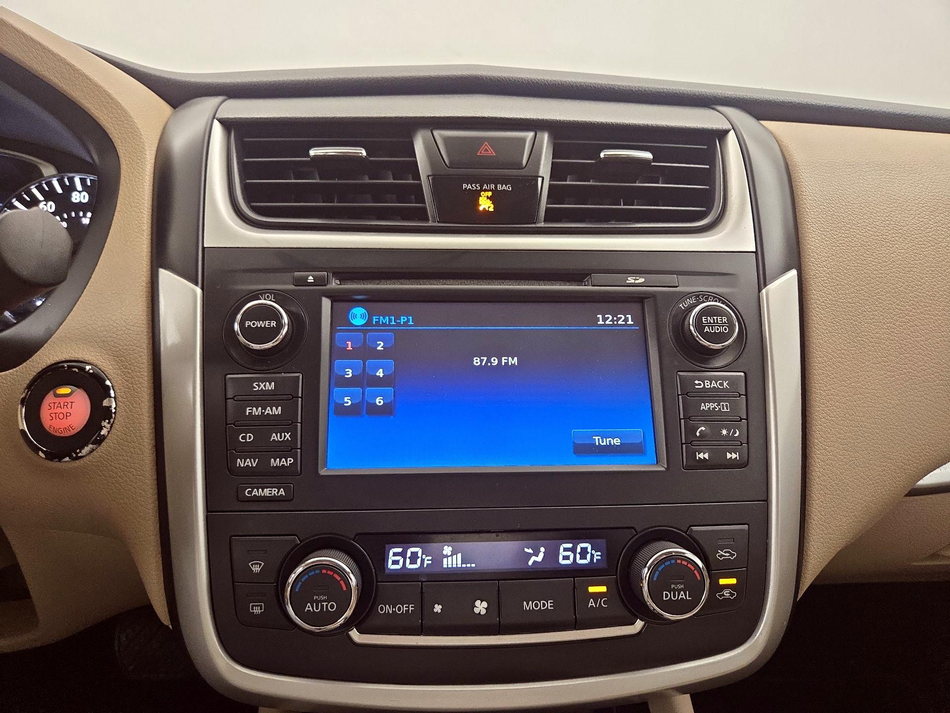 Thumbnail: 2016 Nissan Altima - 16
