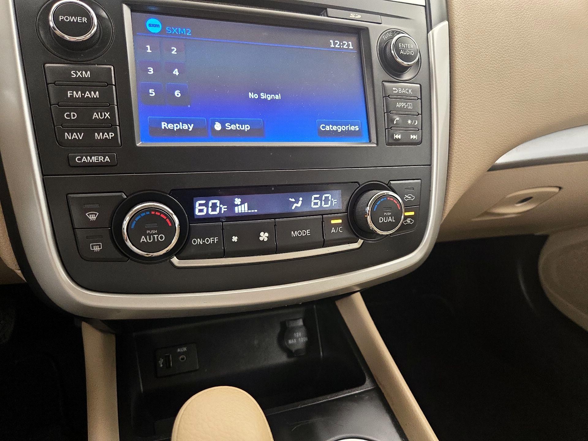Thumbnail: 2016 Nissan Altima - 17