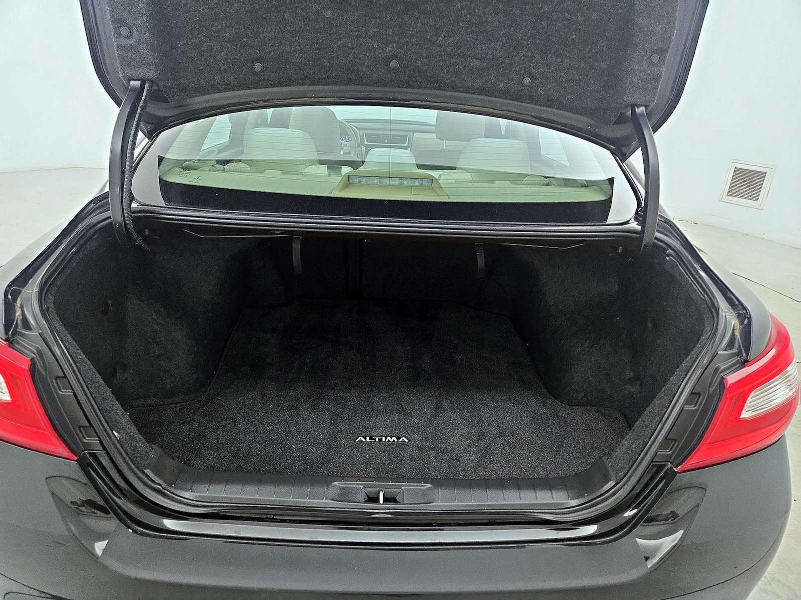 2016 Nissan Altima SV - Photo 23