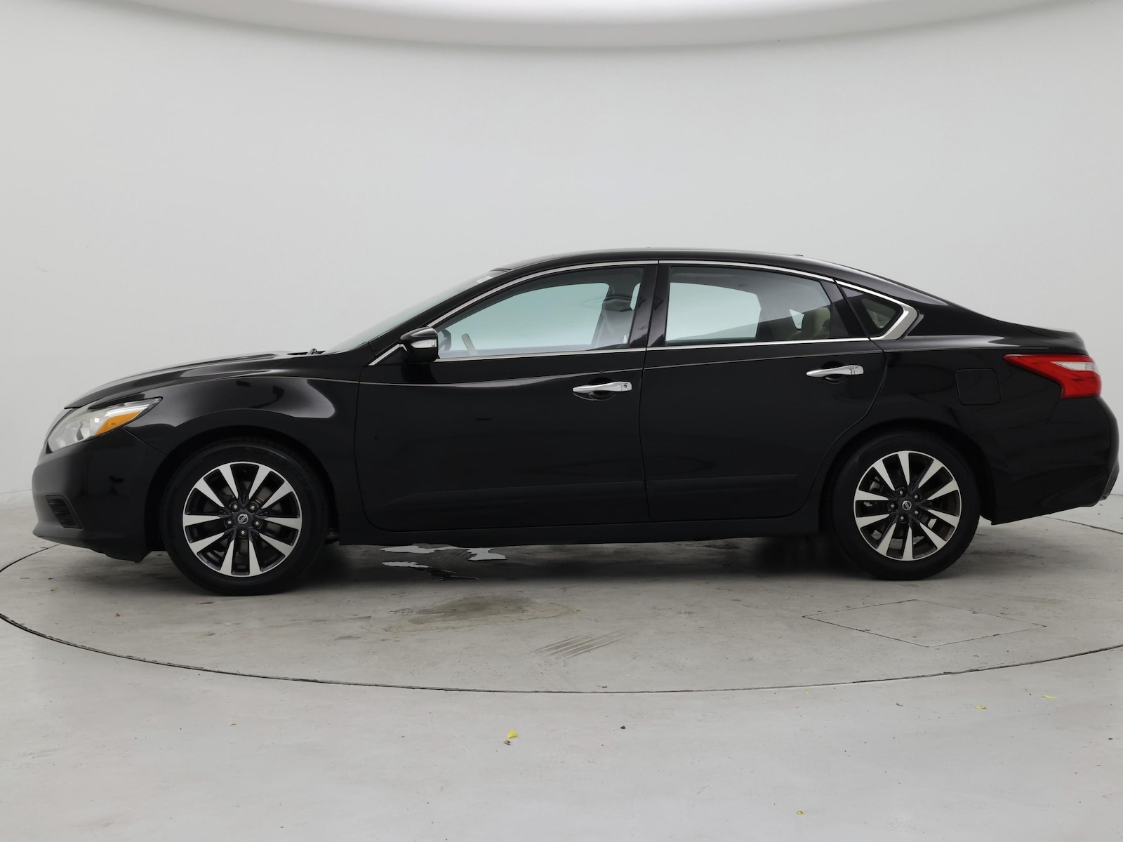2016 Nissan Altima SV - Photo 4