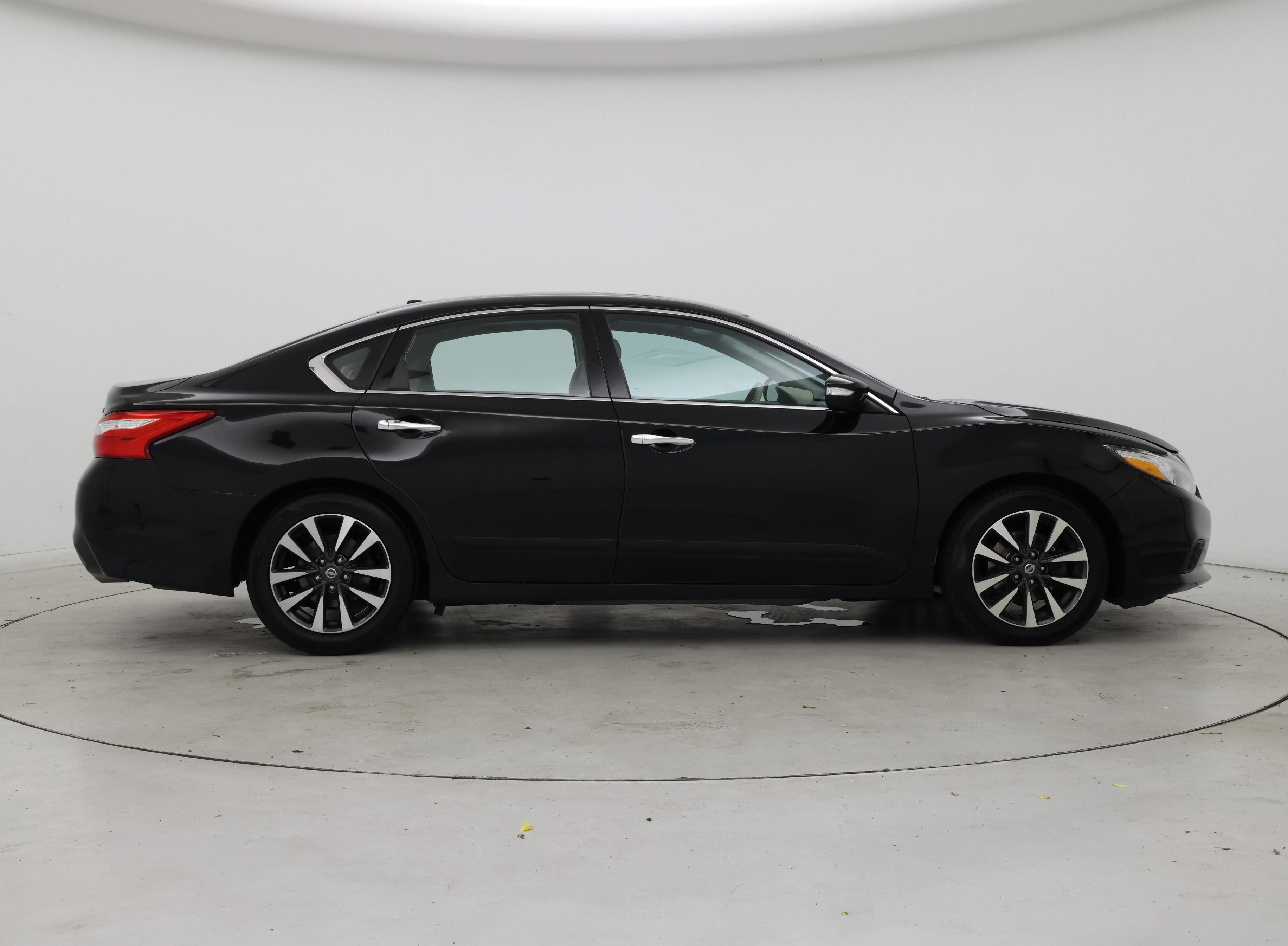 Thumbnail: 2016 Nissan Altima - 7