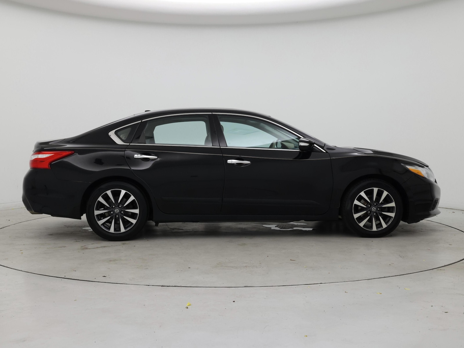 2016 Nissan Altima SV - Photo 8