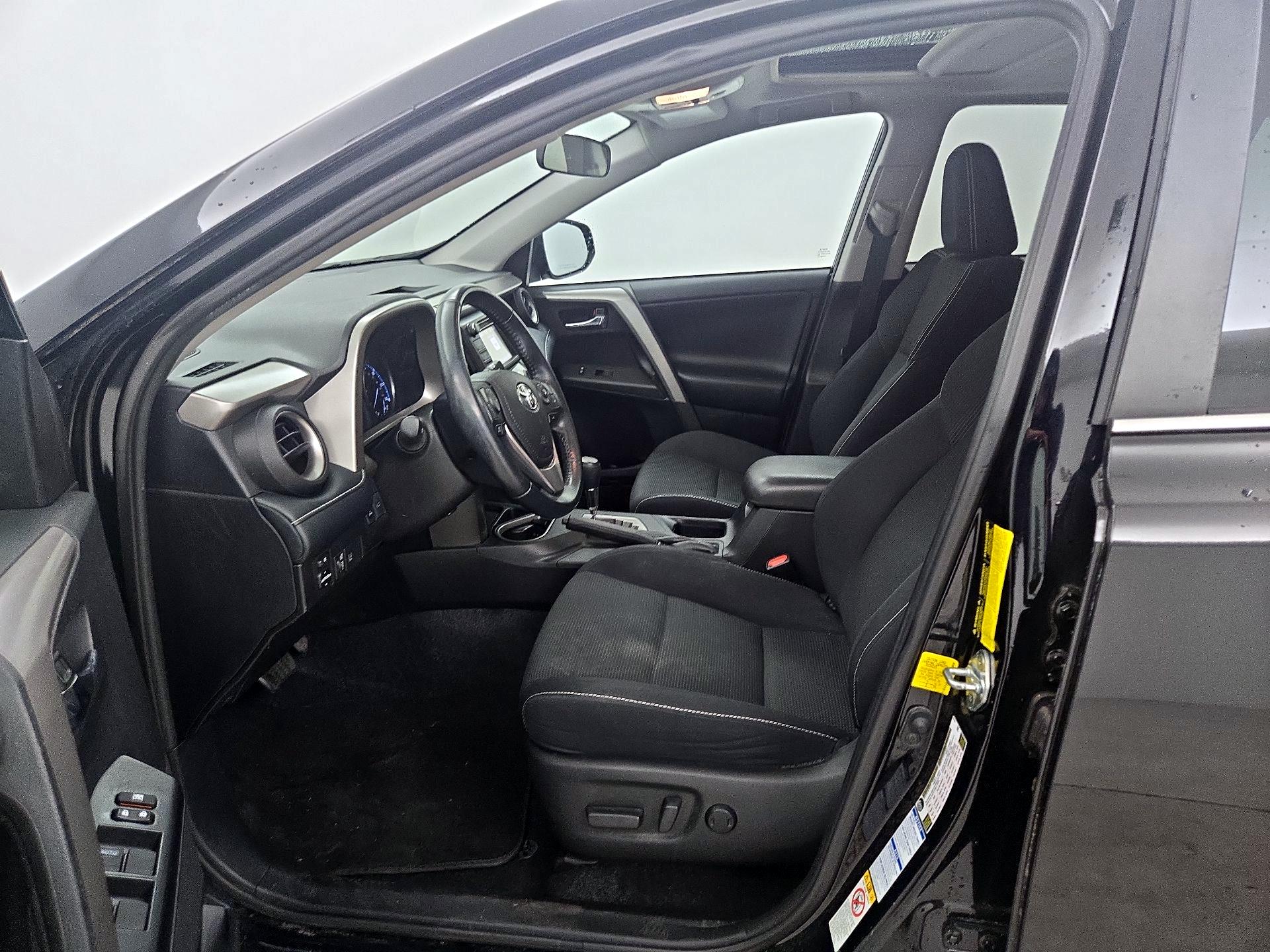 Thumbnail: 2018 Toyota RAV4 - 11