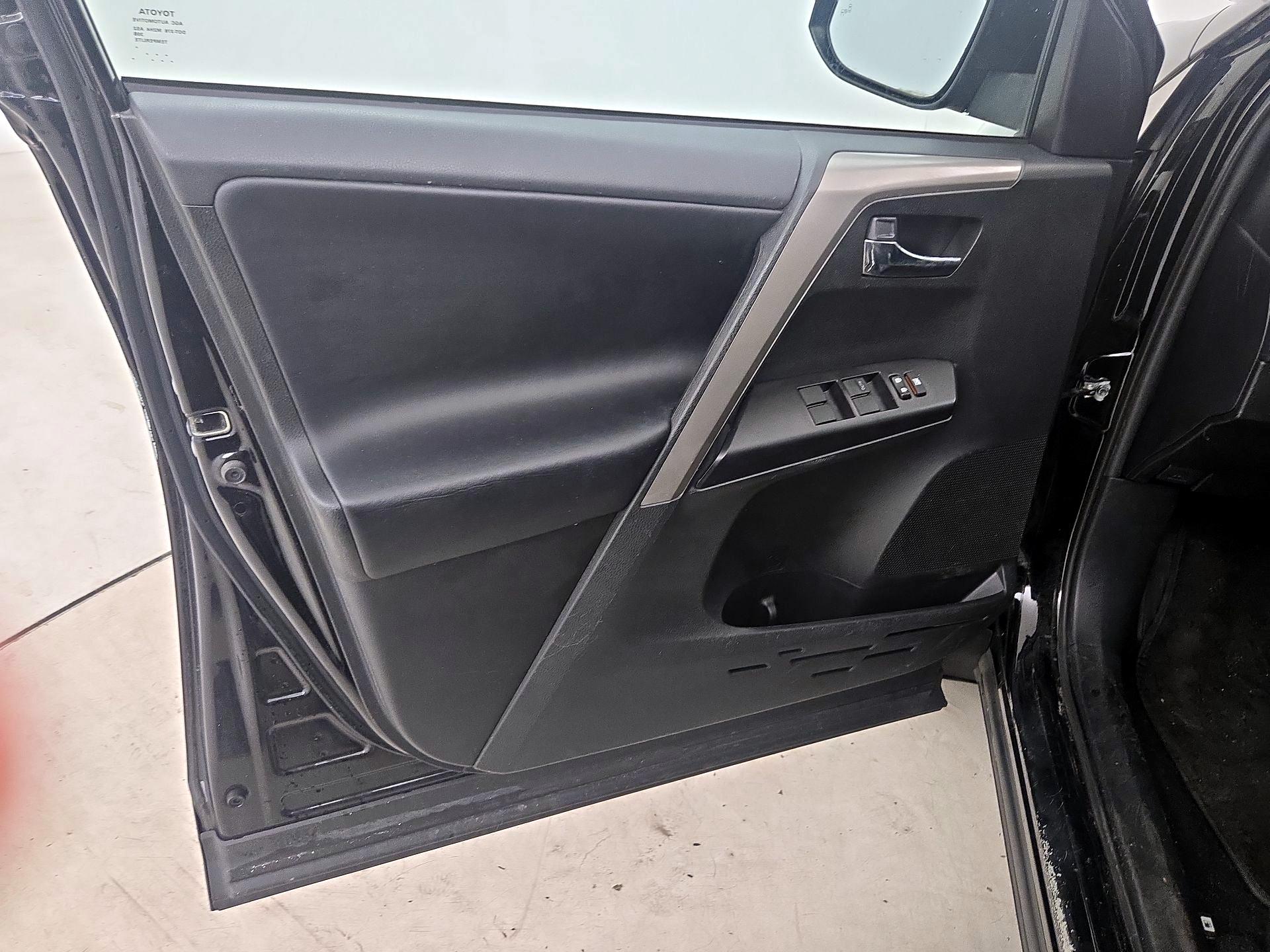 Thumbnail: 2018 Toyota RAV4 - 12