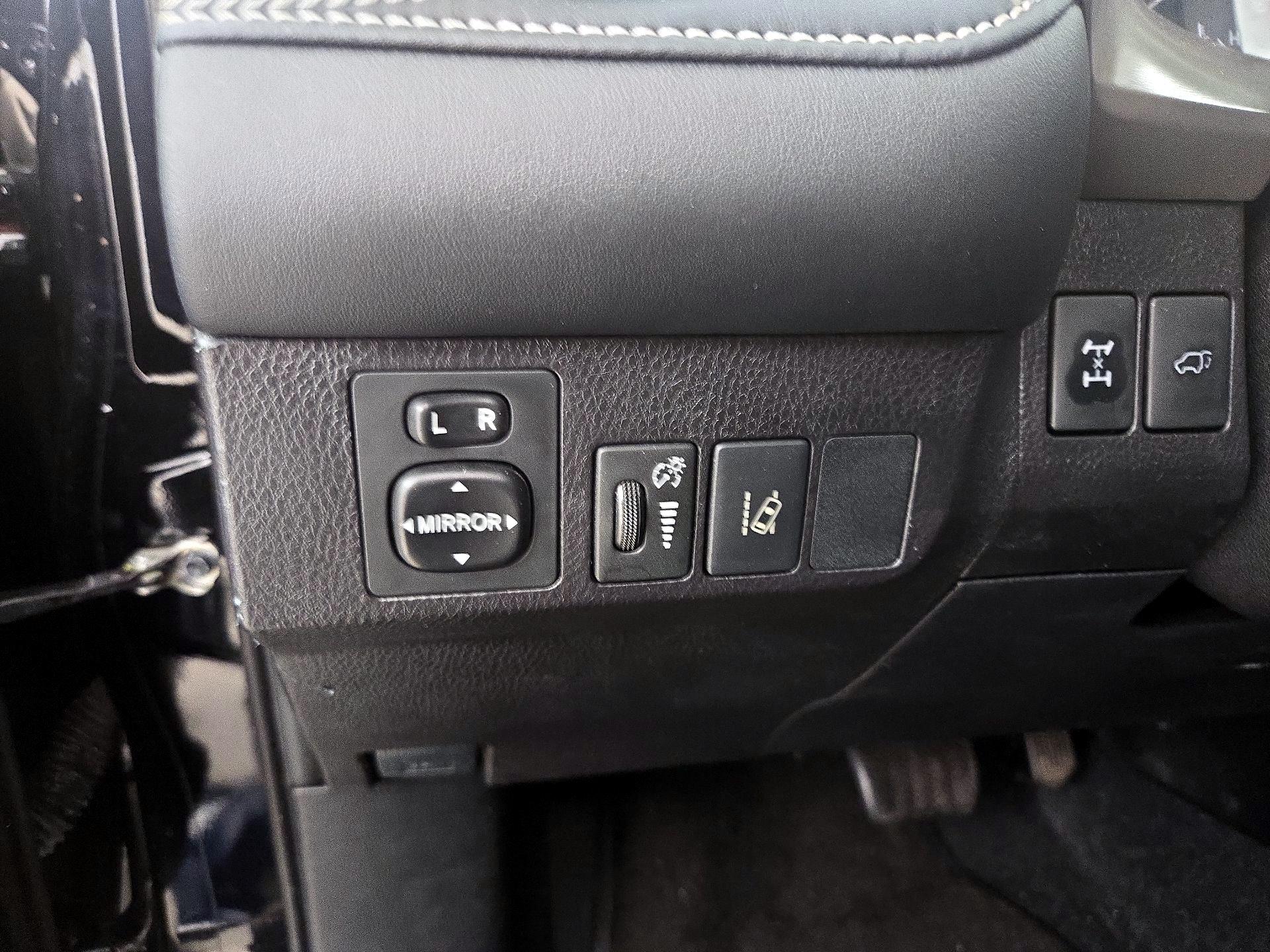 Thumbnail: 2018 Toyota RAV4 - 13