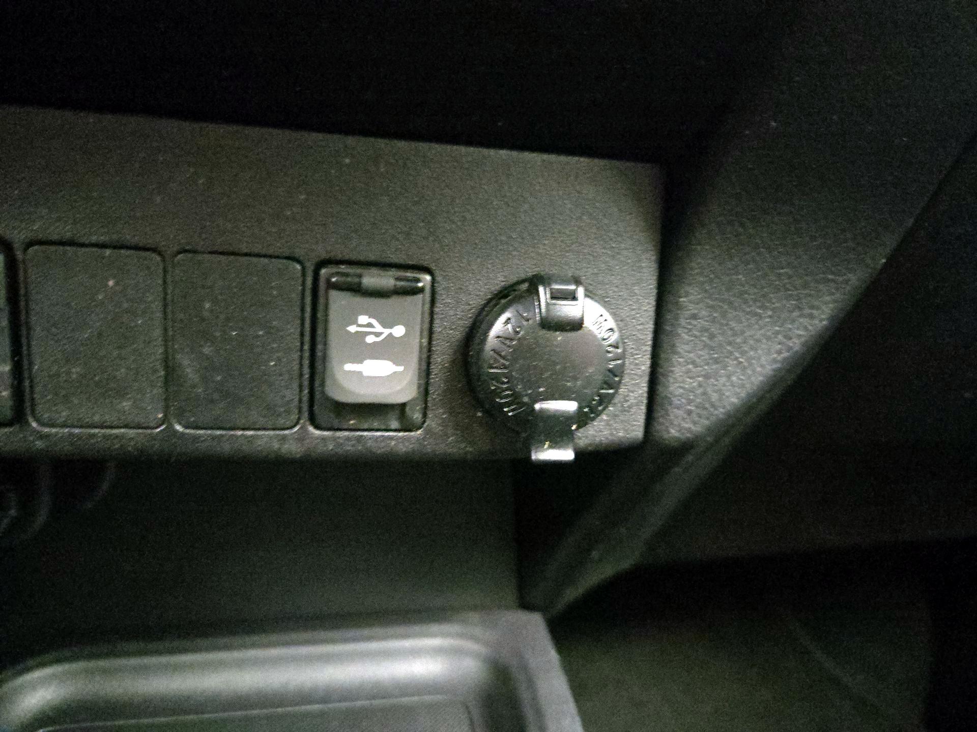 Thumbnail: 2018 Toyota RAV4 - 18