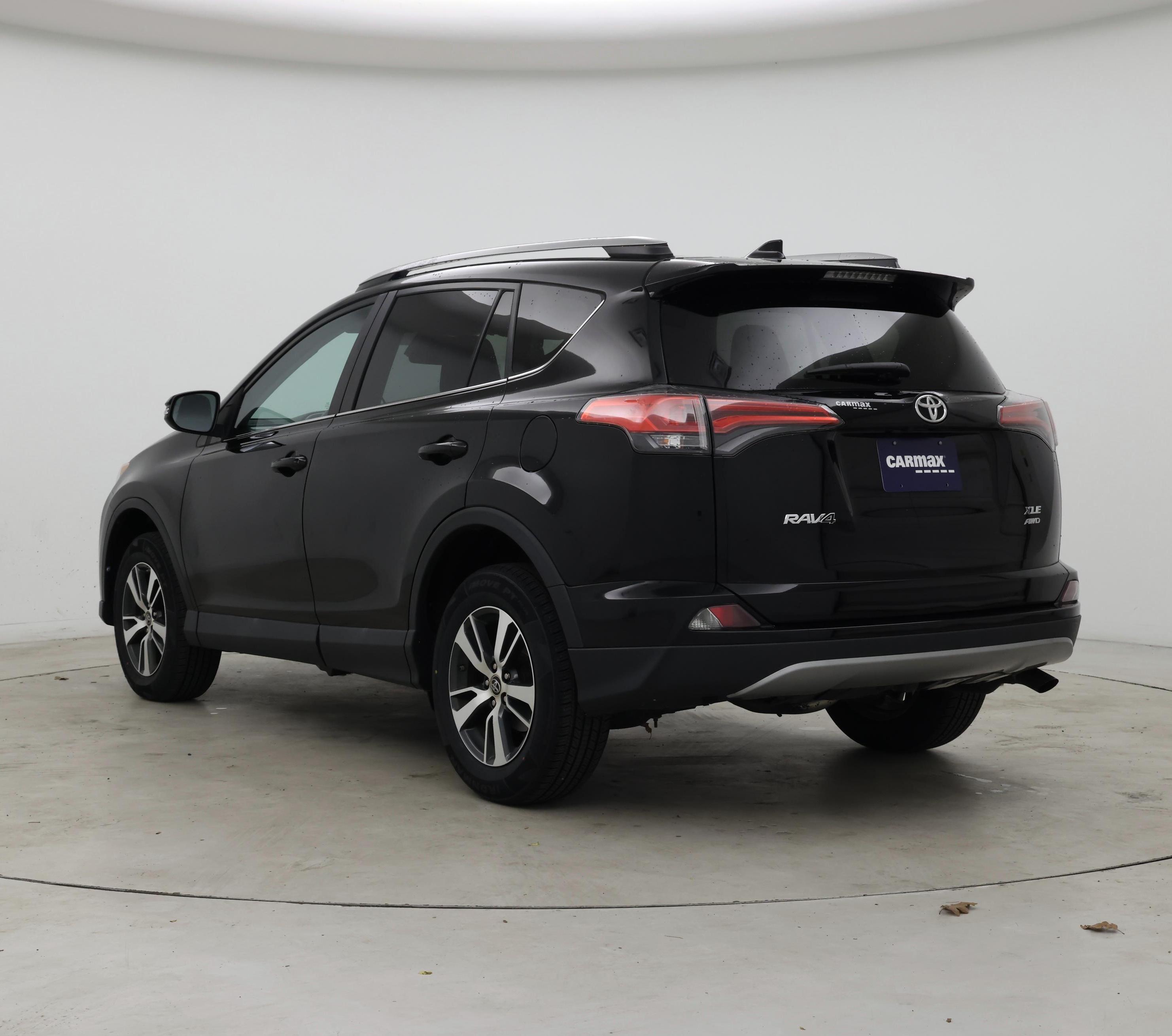 Thumbnail: 2018 Toyota RAV4 - 2