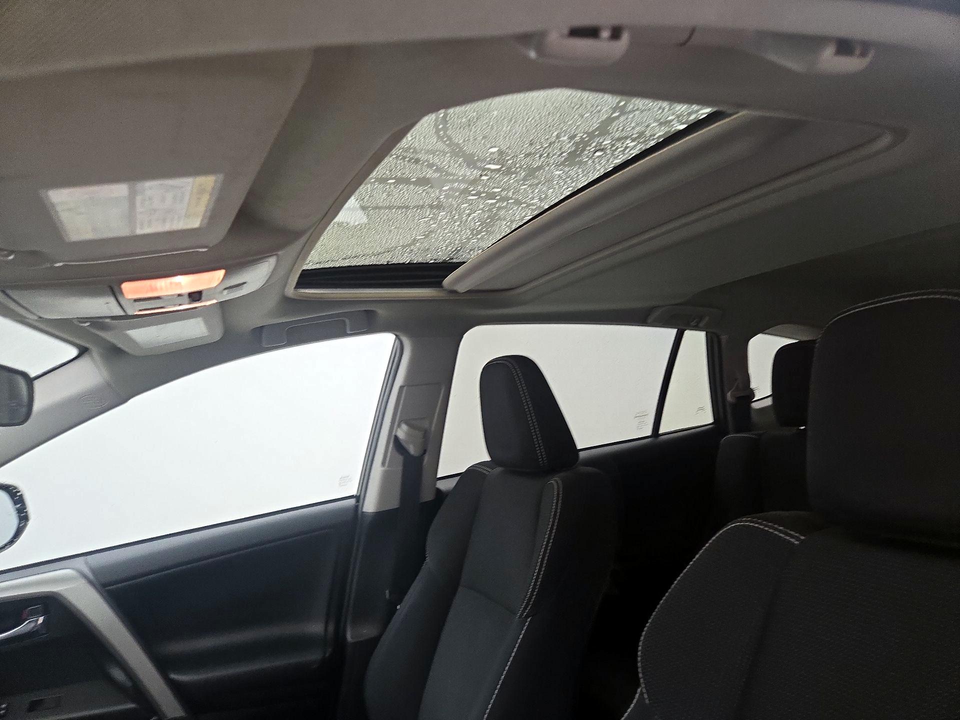 Thumbnail: 2018 Toyota RAV4 - 19