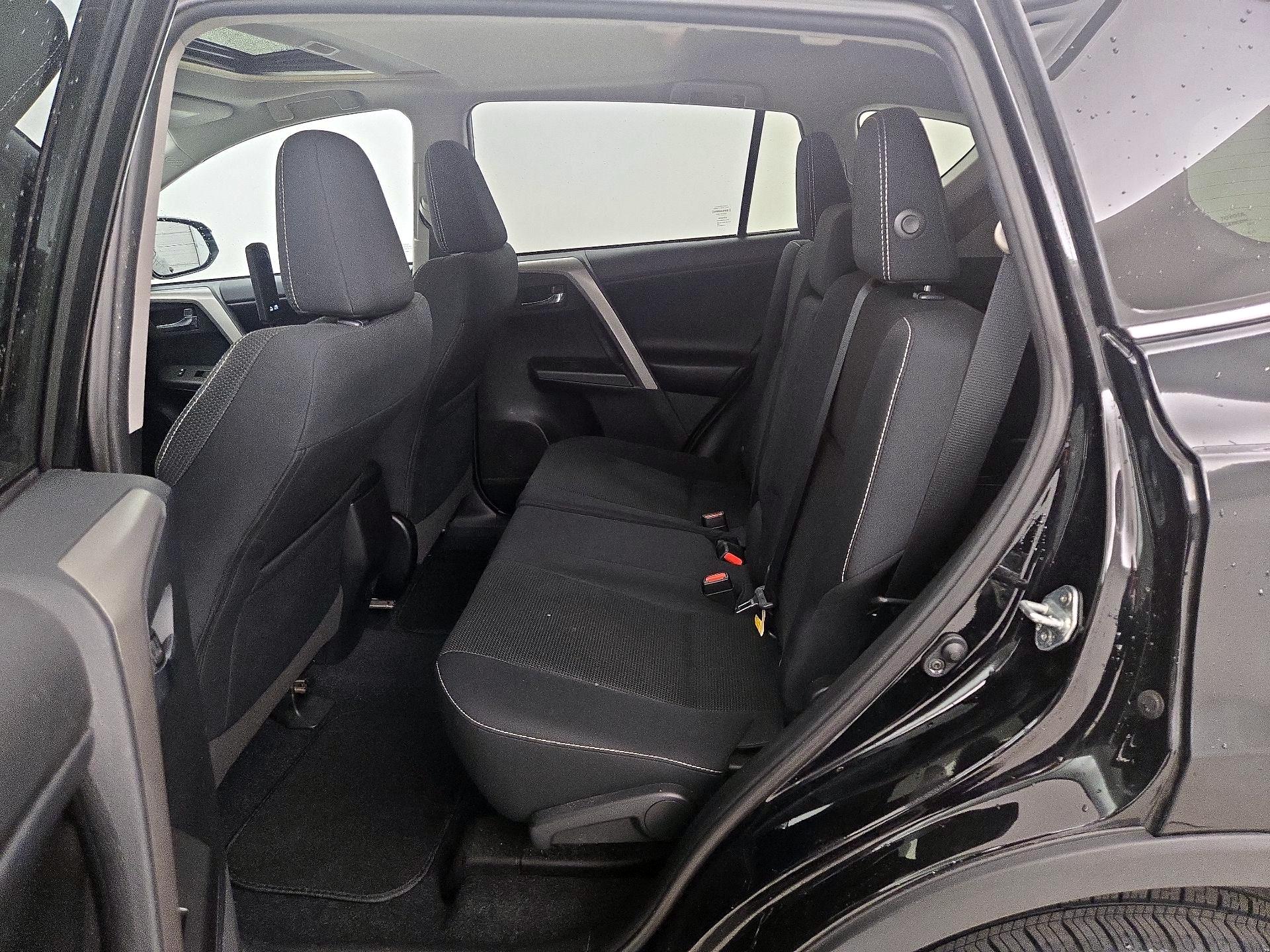 Thumbnail: 2018 Toyota RAV4 - 20