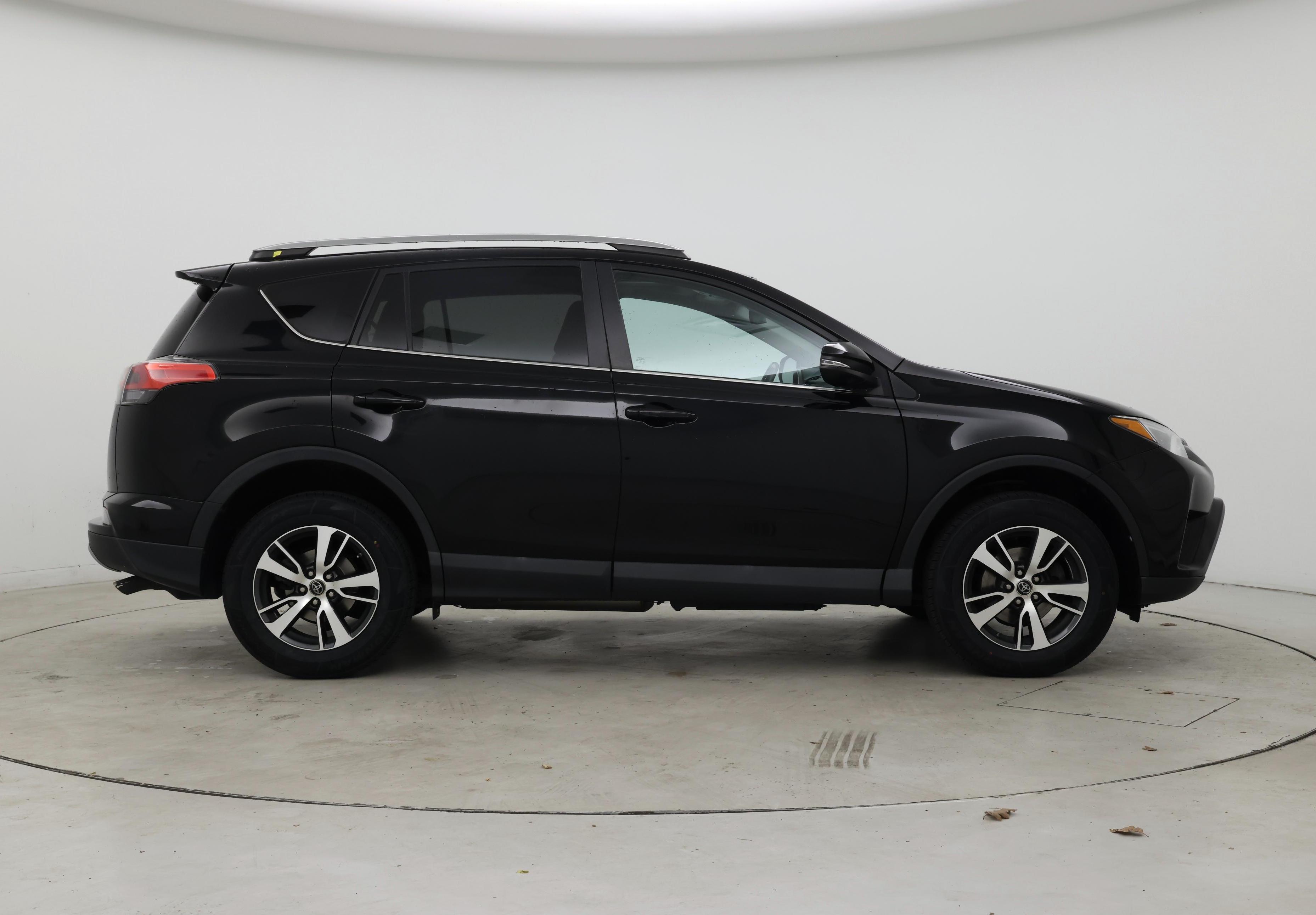 Thumbnail: 2018 Toyota RAV4 - 7