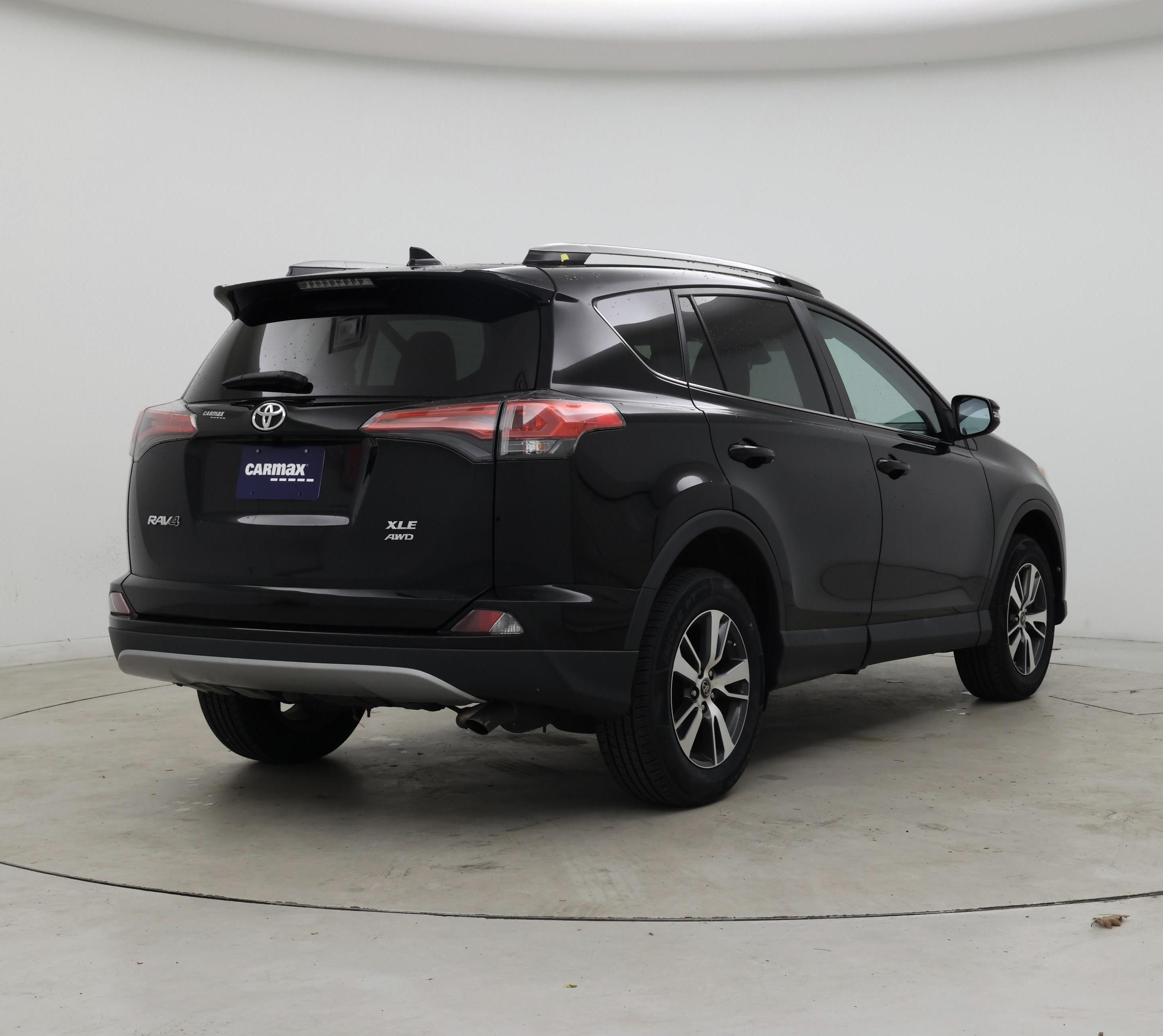 Thumbnail: 2018 Toyota RAV4 - 8