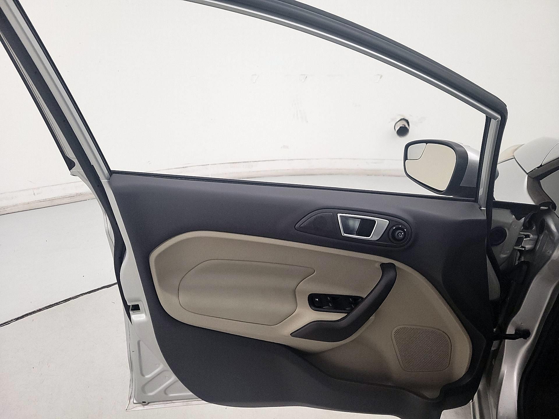 Thumbnail: 2016 Ford Fiesta - 12