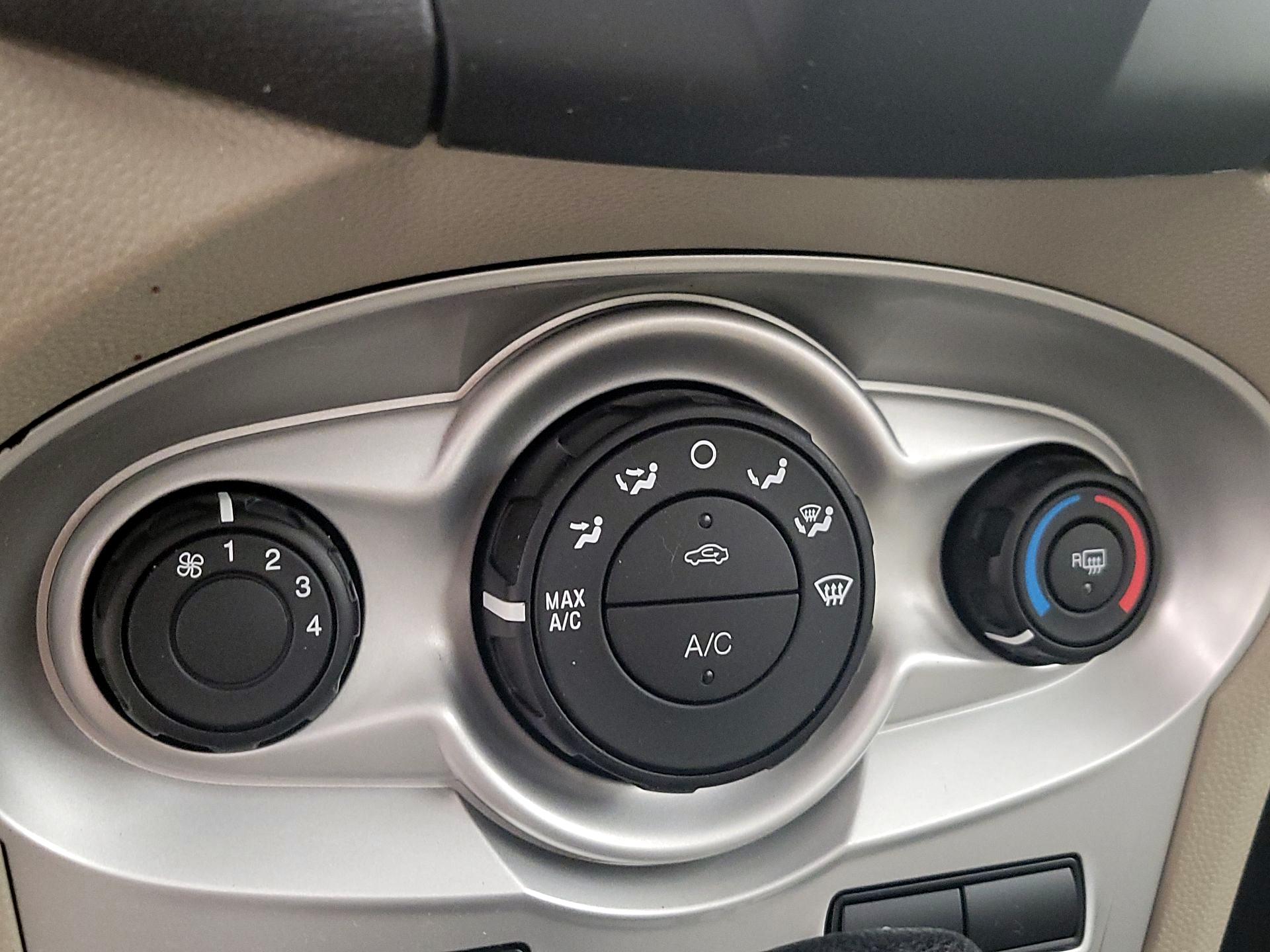 Thumbnail: 2016 Ford Fiesta - 15