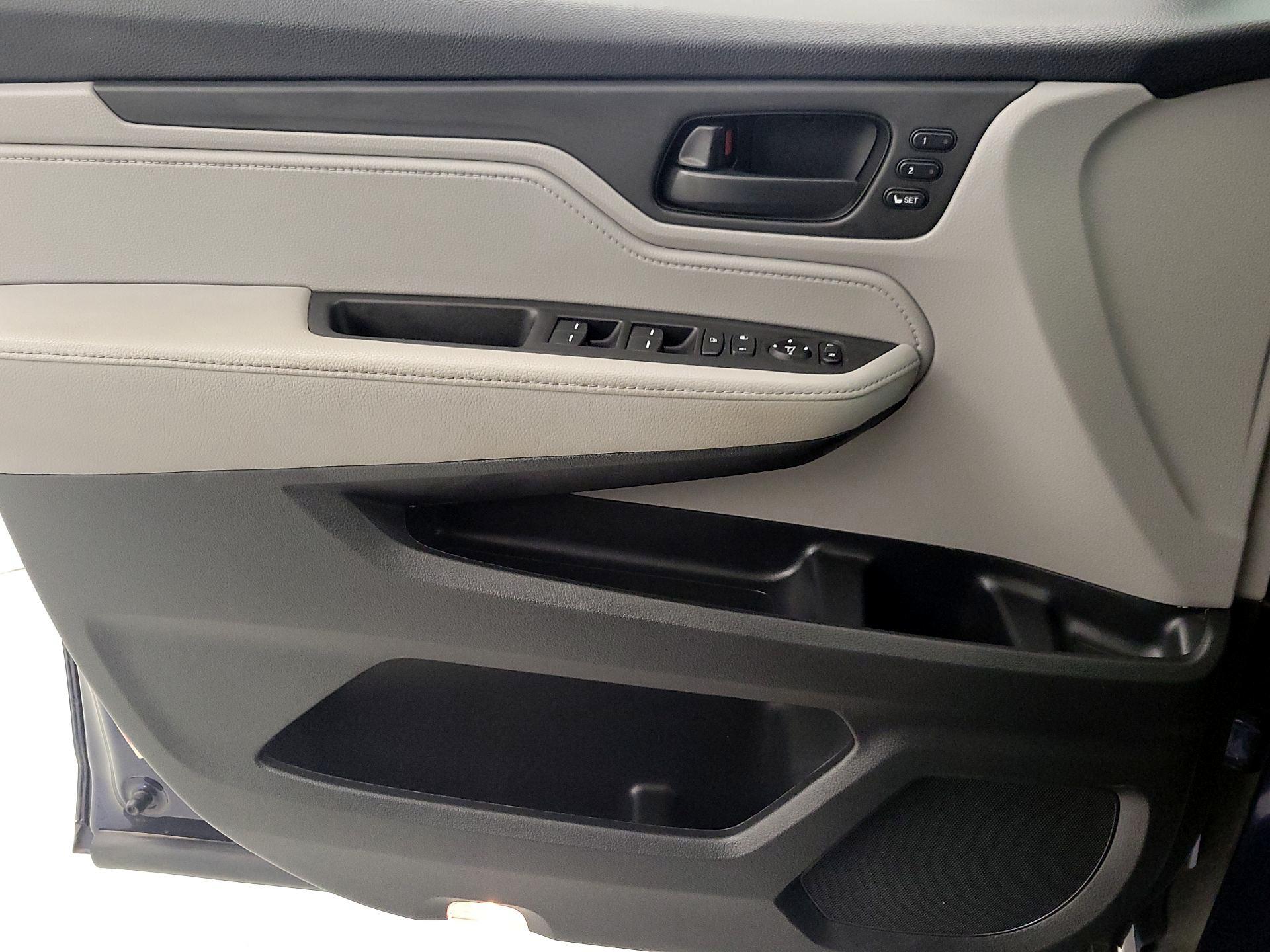 Thumbnail: 2019 Honda Odyssey - 12