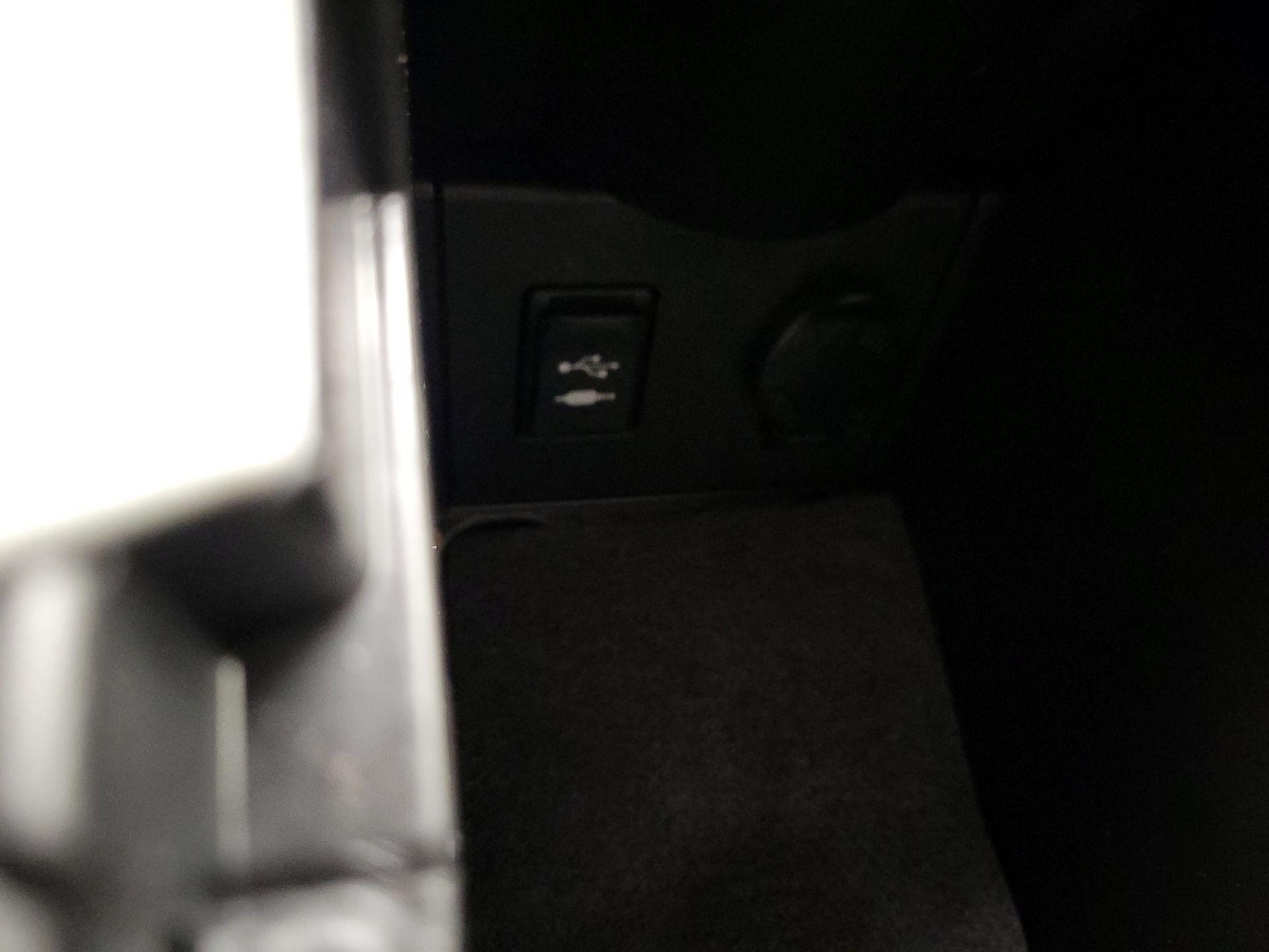 Thumbnail: 2014 Toyota Prius - 18