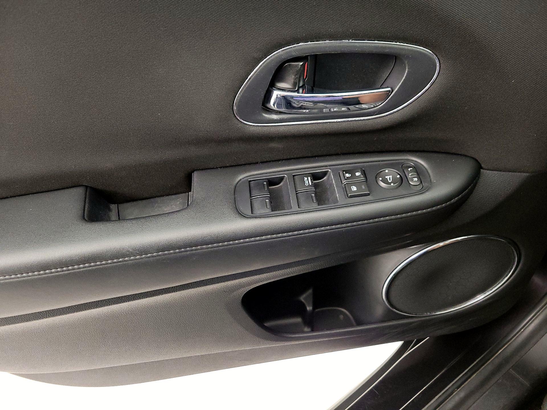 Thumbnail: 2016 Honda HR-V - 10
