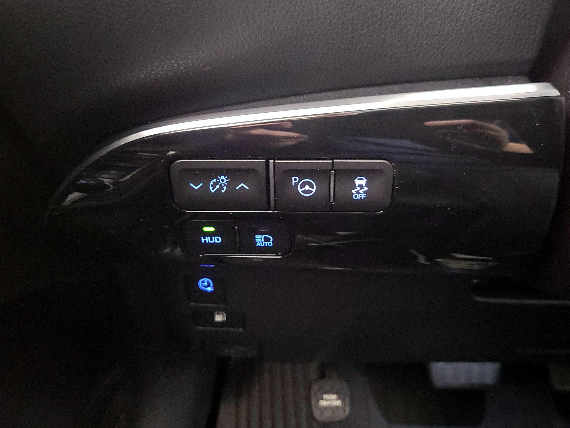 Thumbnail: 2021 Toyota Prius - 13