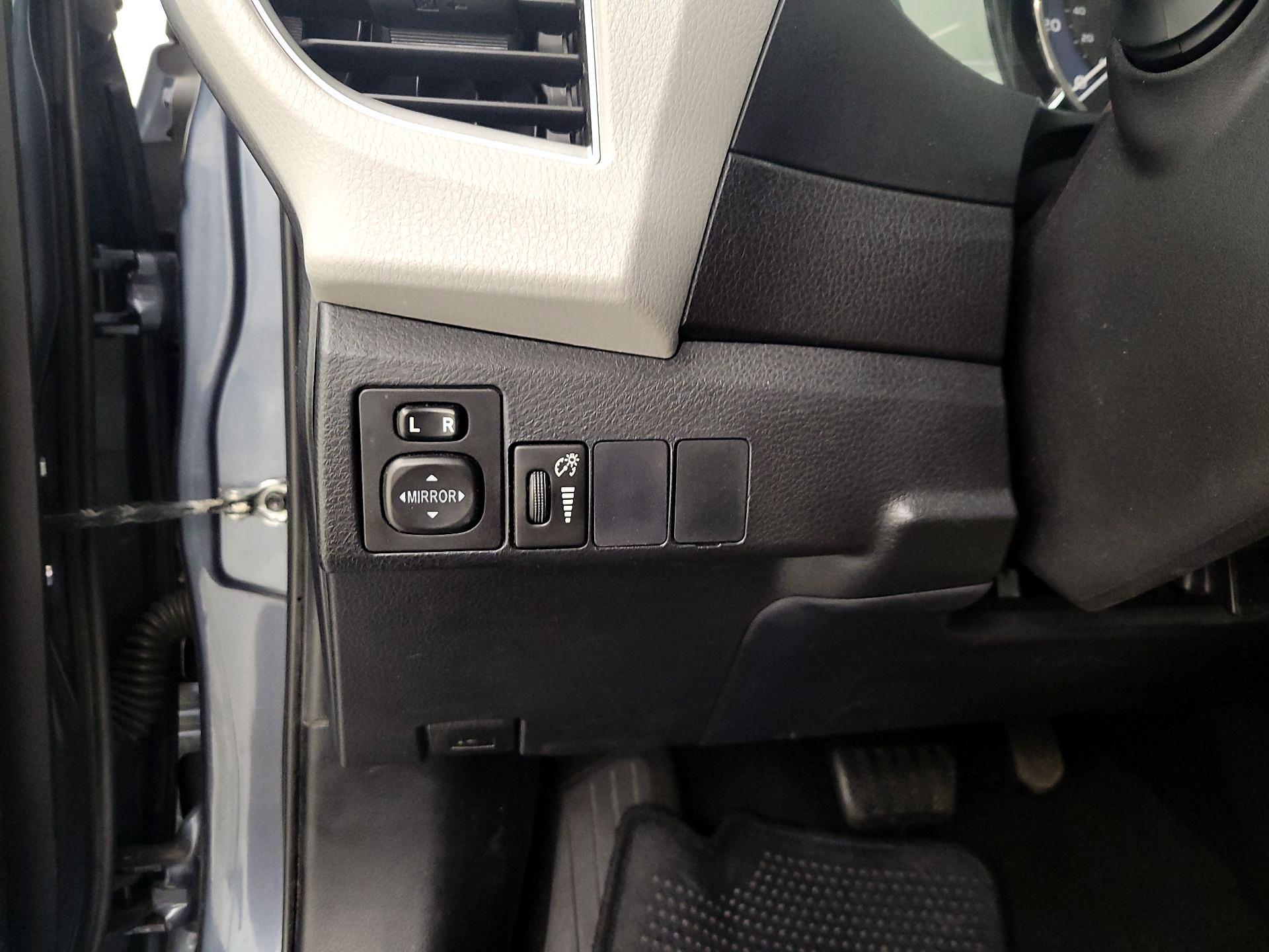 Thumbnail: 2016 Toyota Corolla - 13