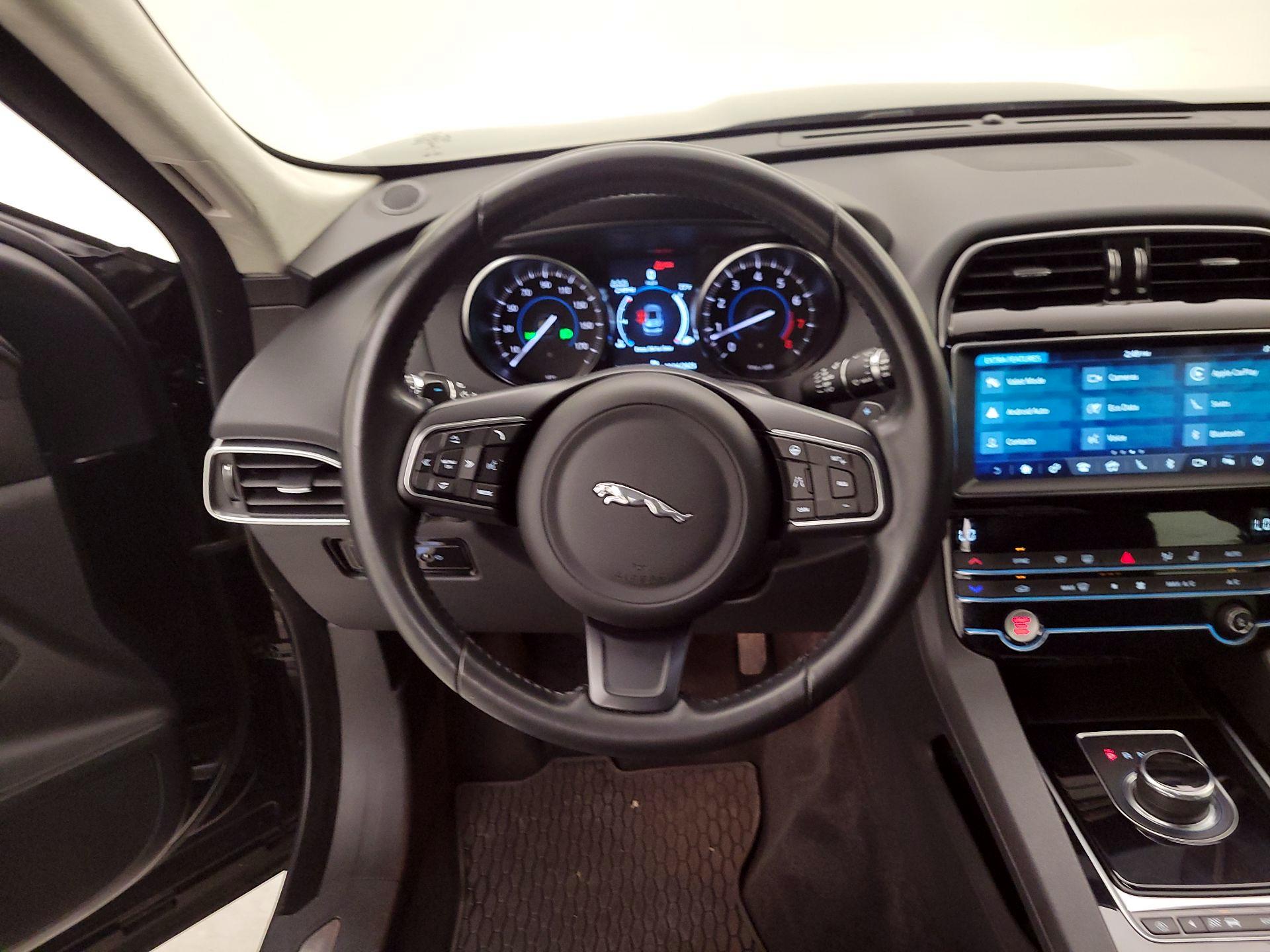 Thumbnail: 2020 Jaguar F-Pace - 10