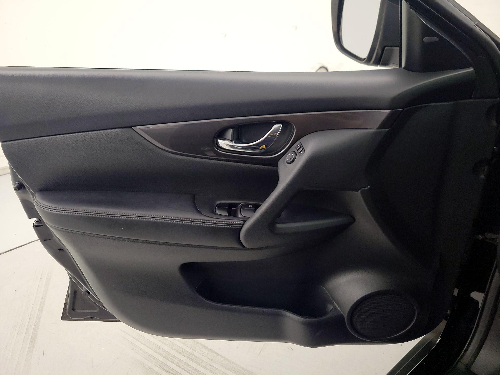 Thumbnail: 2019 Nissan Rogue - 12