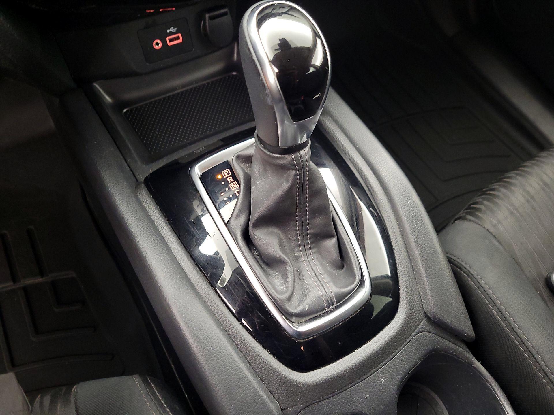 Thumbnail: 2019 Nissan Rogue - 17