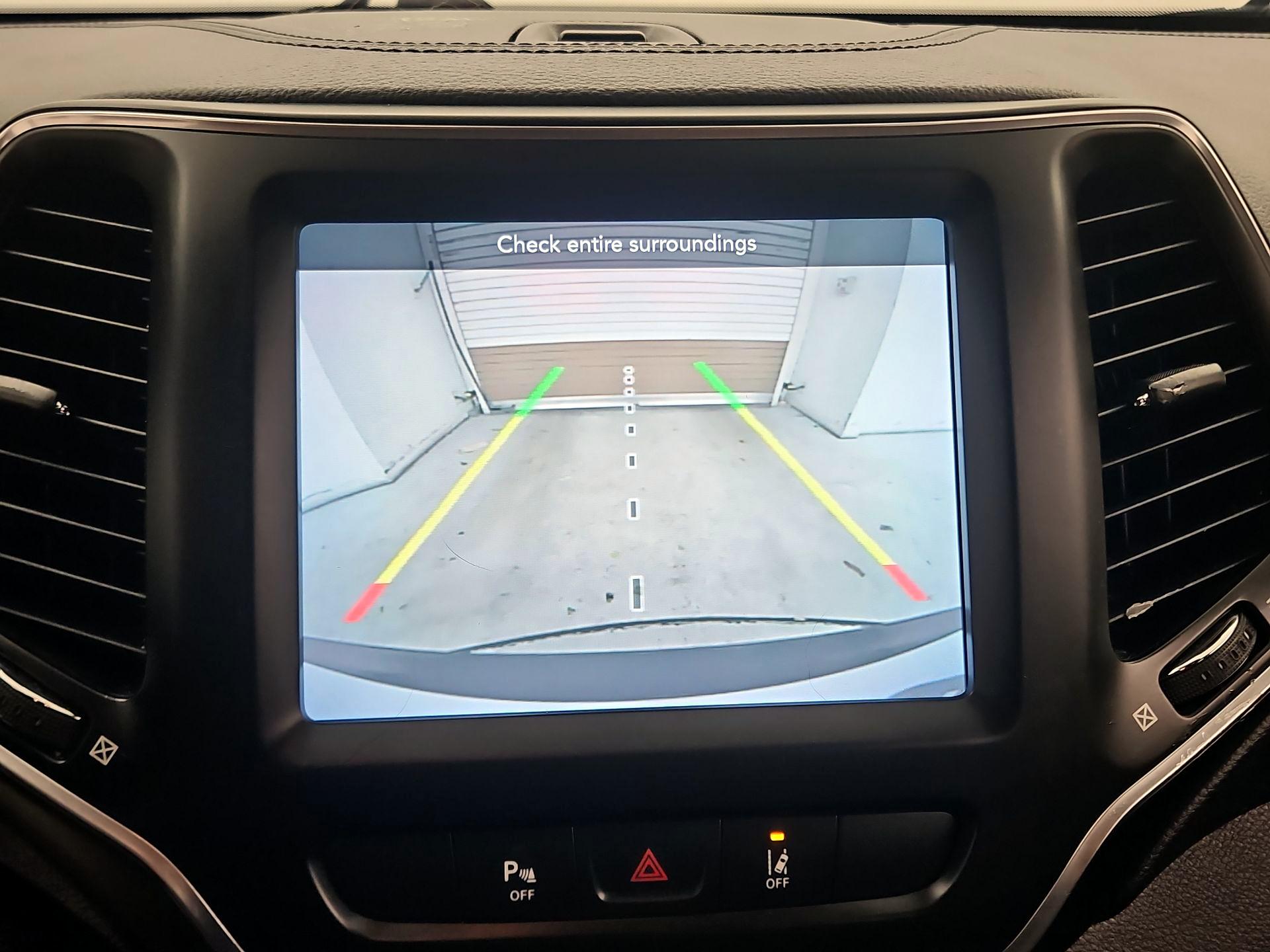 Thumbnail: 2021 Jeep Cherokee - 14