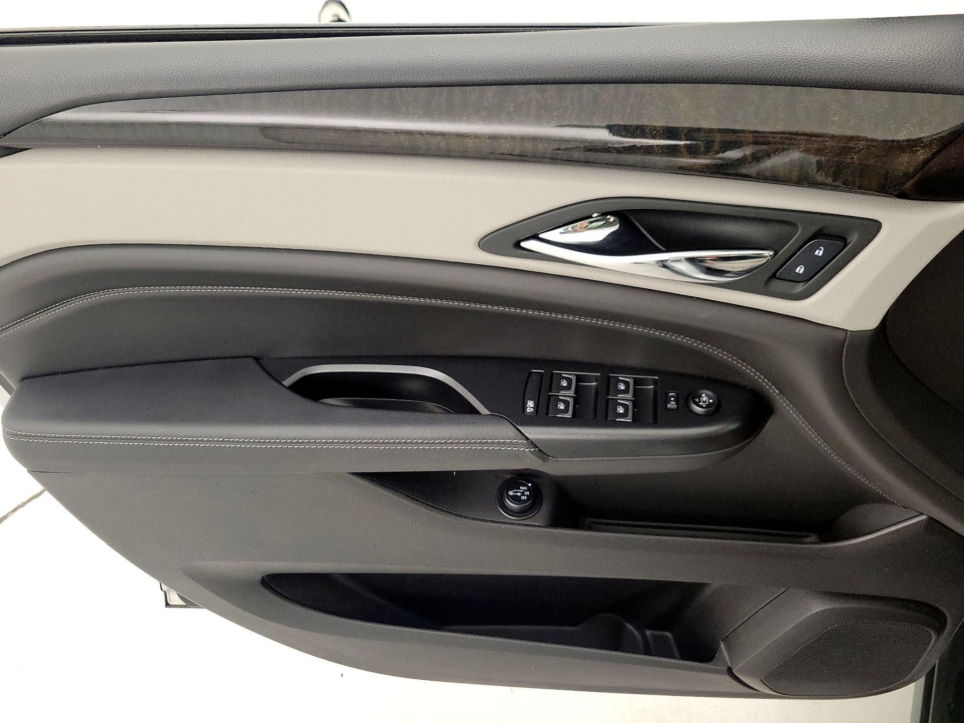 Thumbnail: 2016 Cadillac SRX - 12