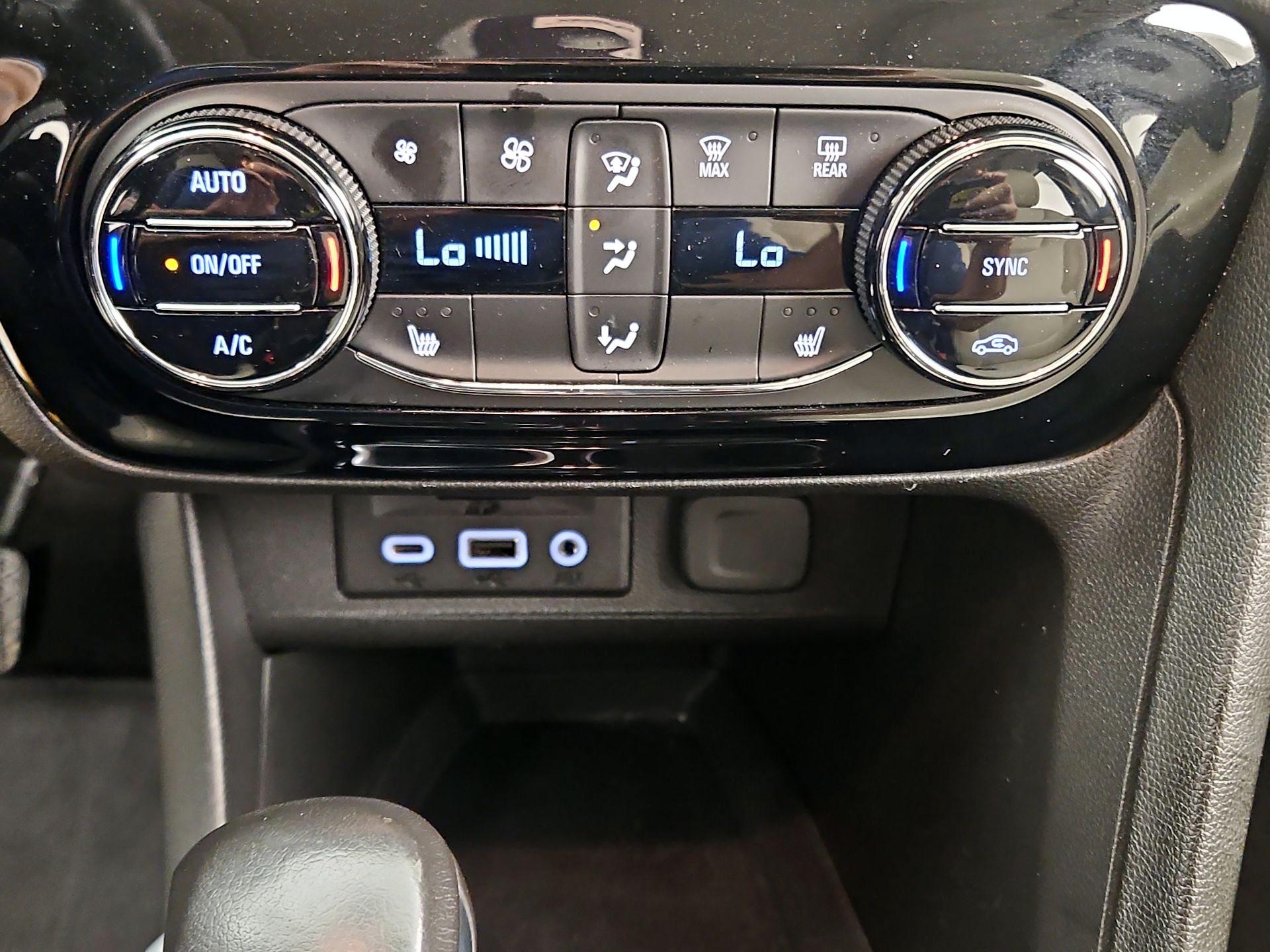 Thumbnail: 2020 Buick Encore GX - 16