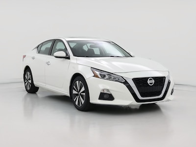 White 2019 Nissan Altima SV