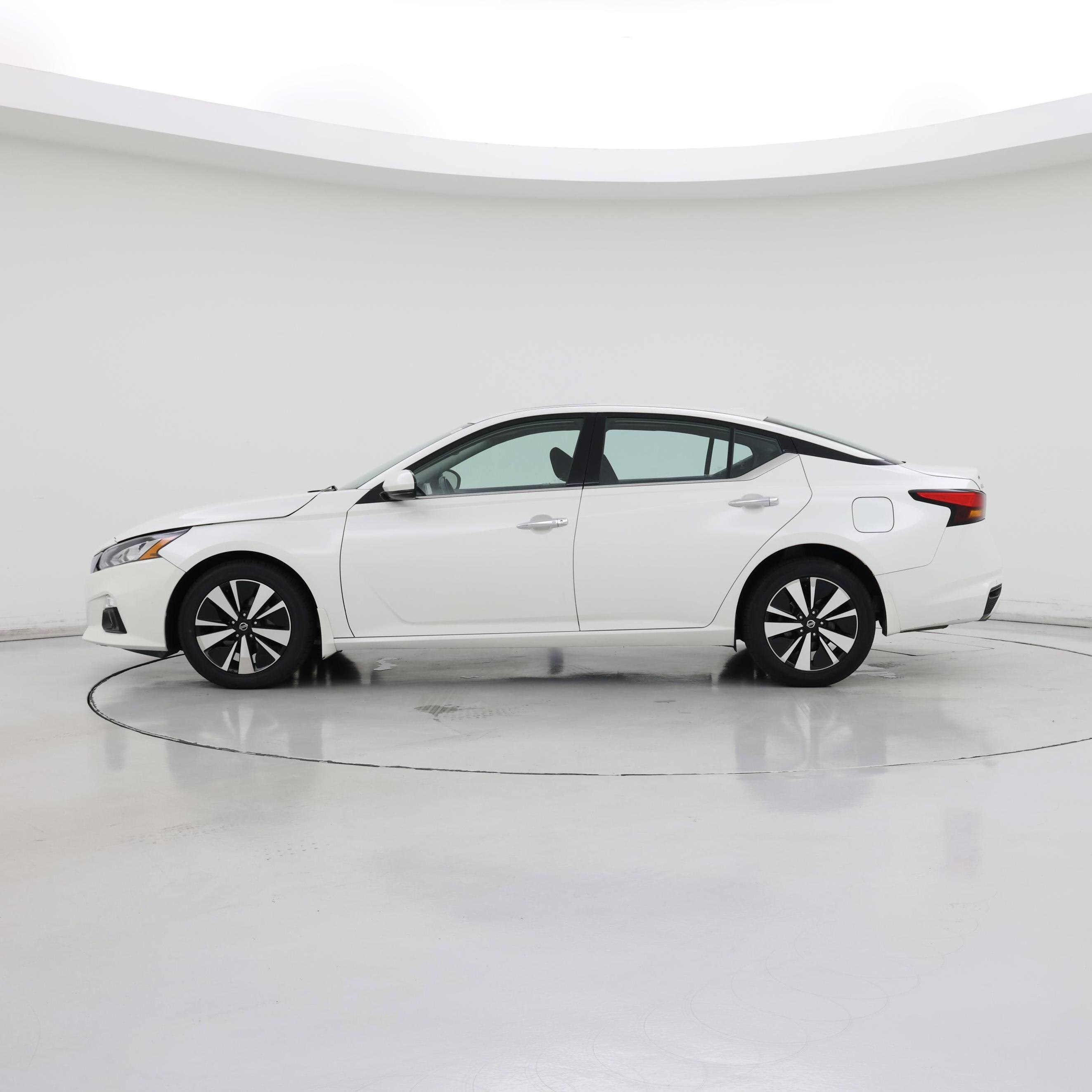 Thumbnail: 2019 Nissan Altima - 3