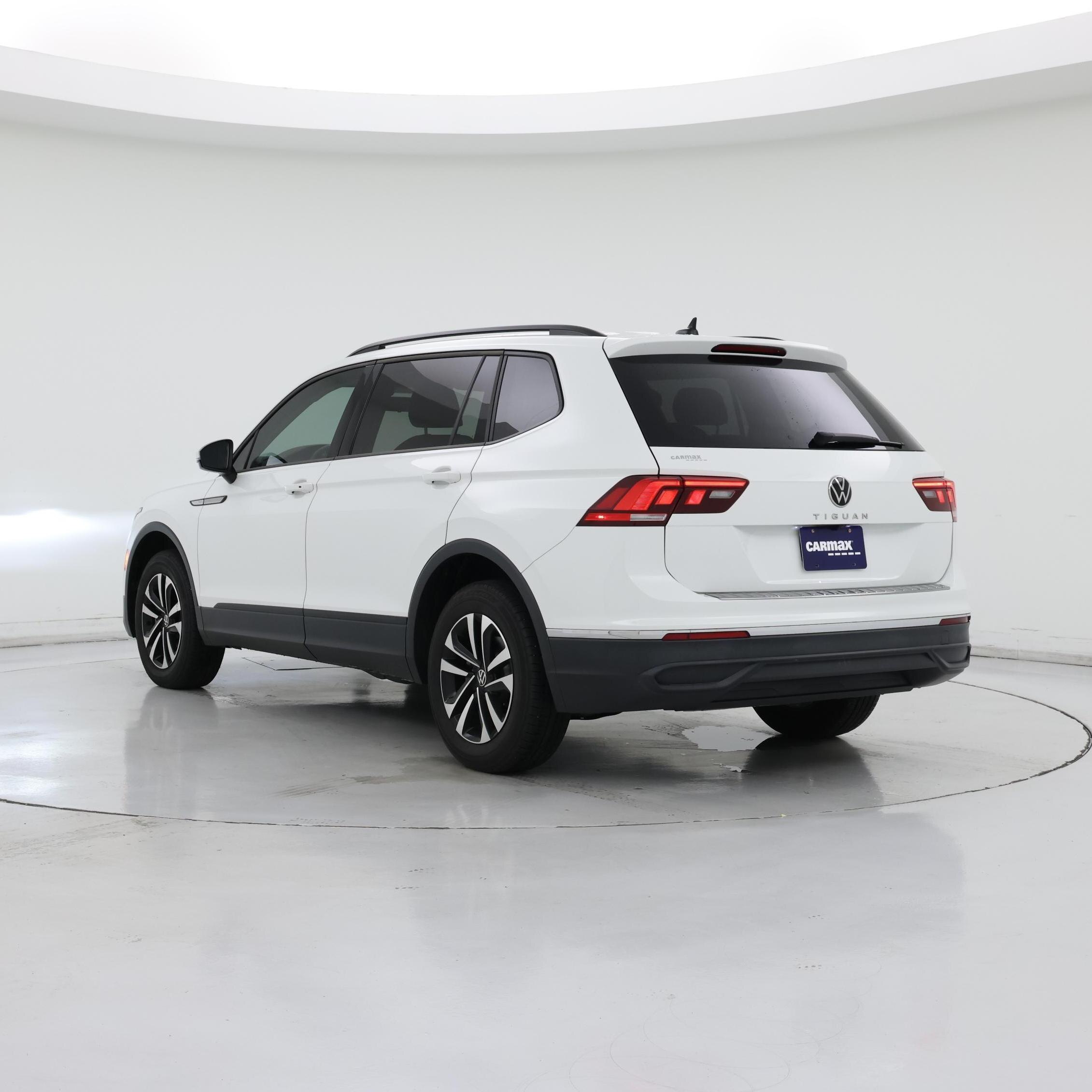 Thumbnail: 2022 Volkswagen Tiguan - 2