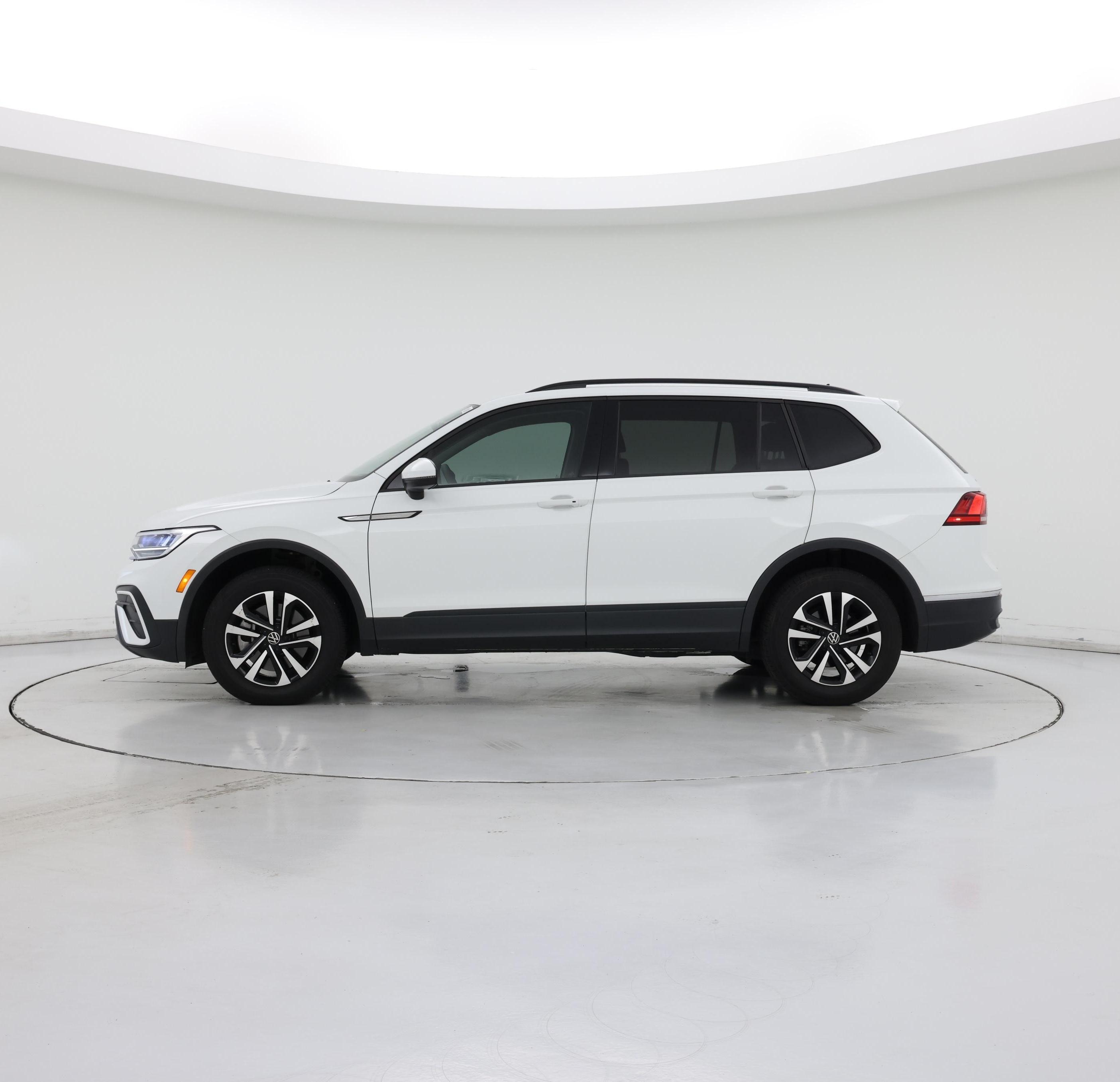 Thumbnail: 2022 Volkswagen Tiguan - 3