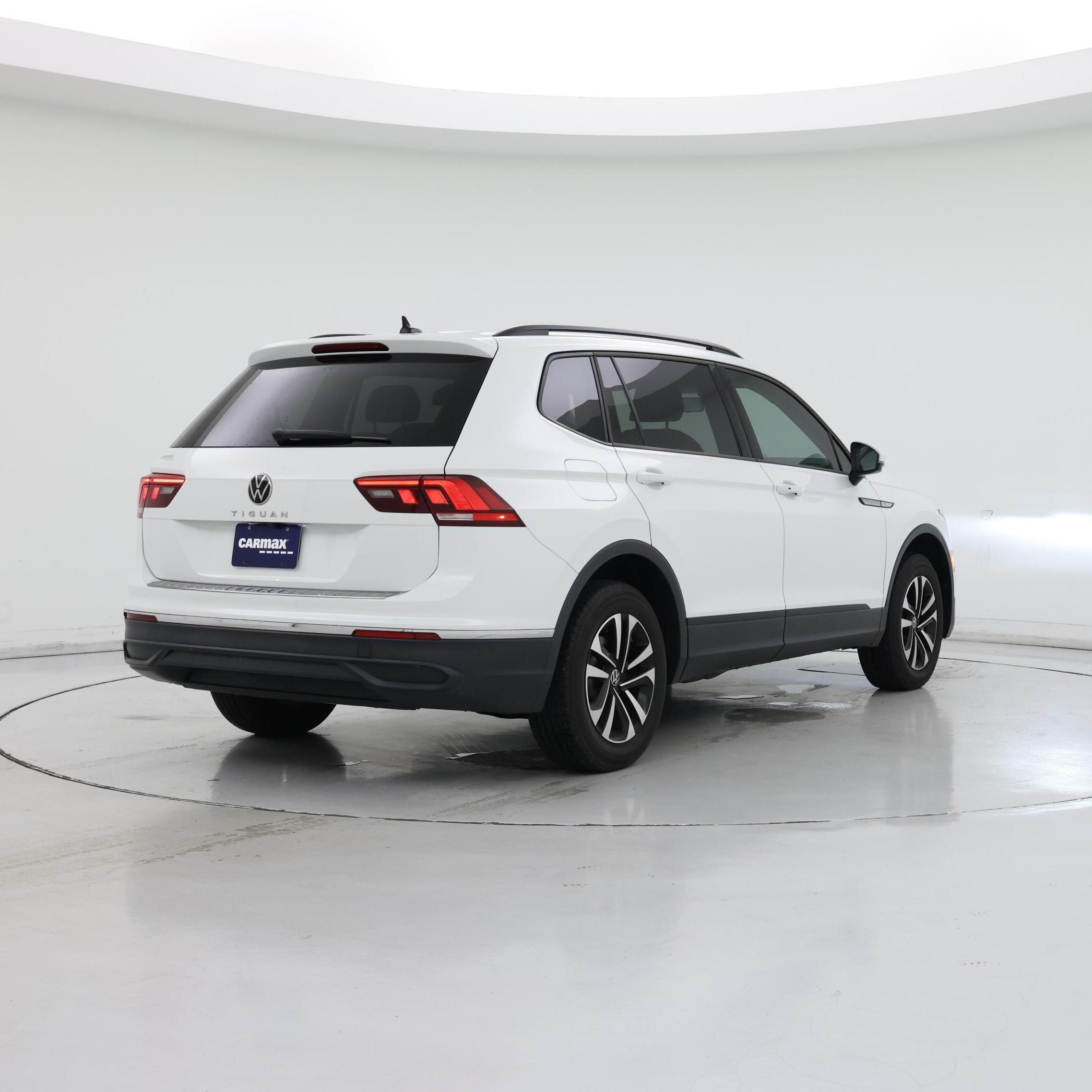 Thumbnail: 2022 Volkswagen Tiguan - 8