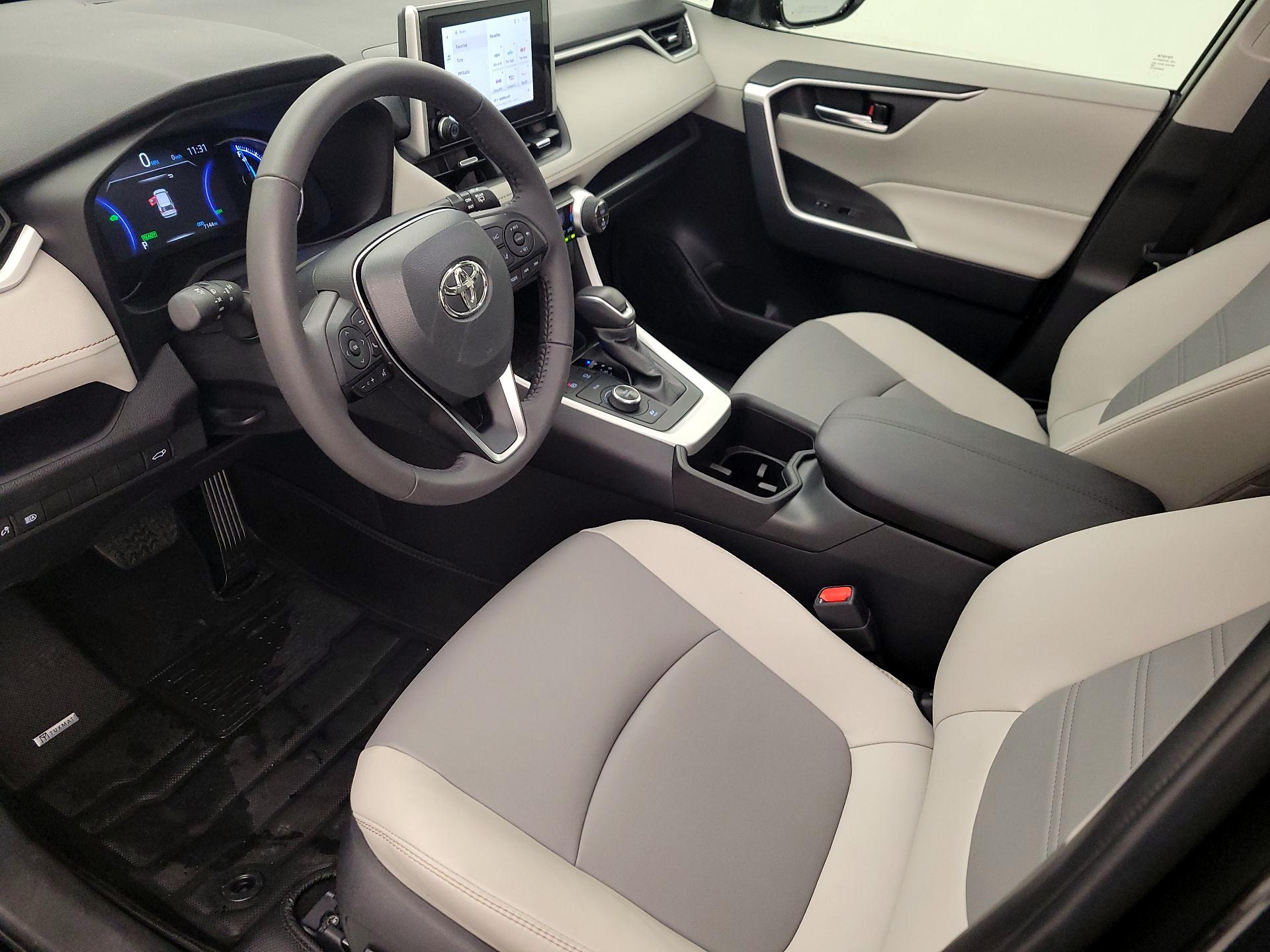 Thumbnail: 2025 Toyota RAV4 - 11