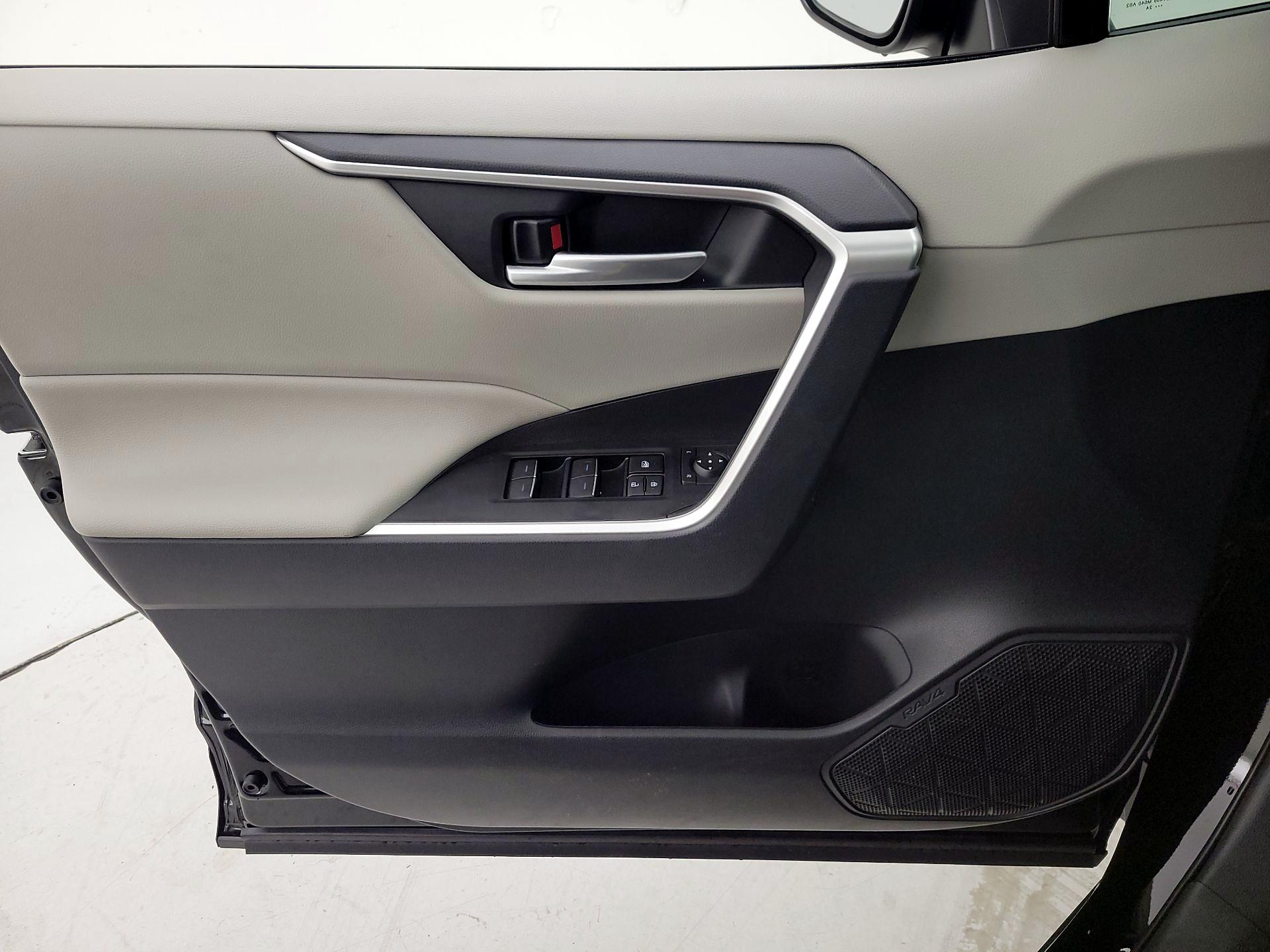 Thumbnail: 2025 Toyota RAV4 - 12